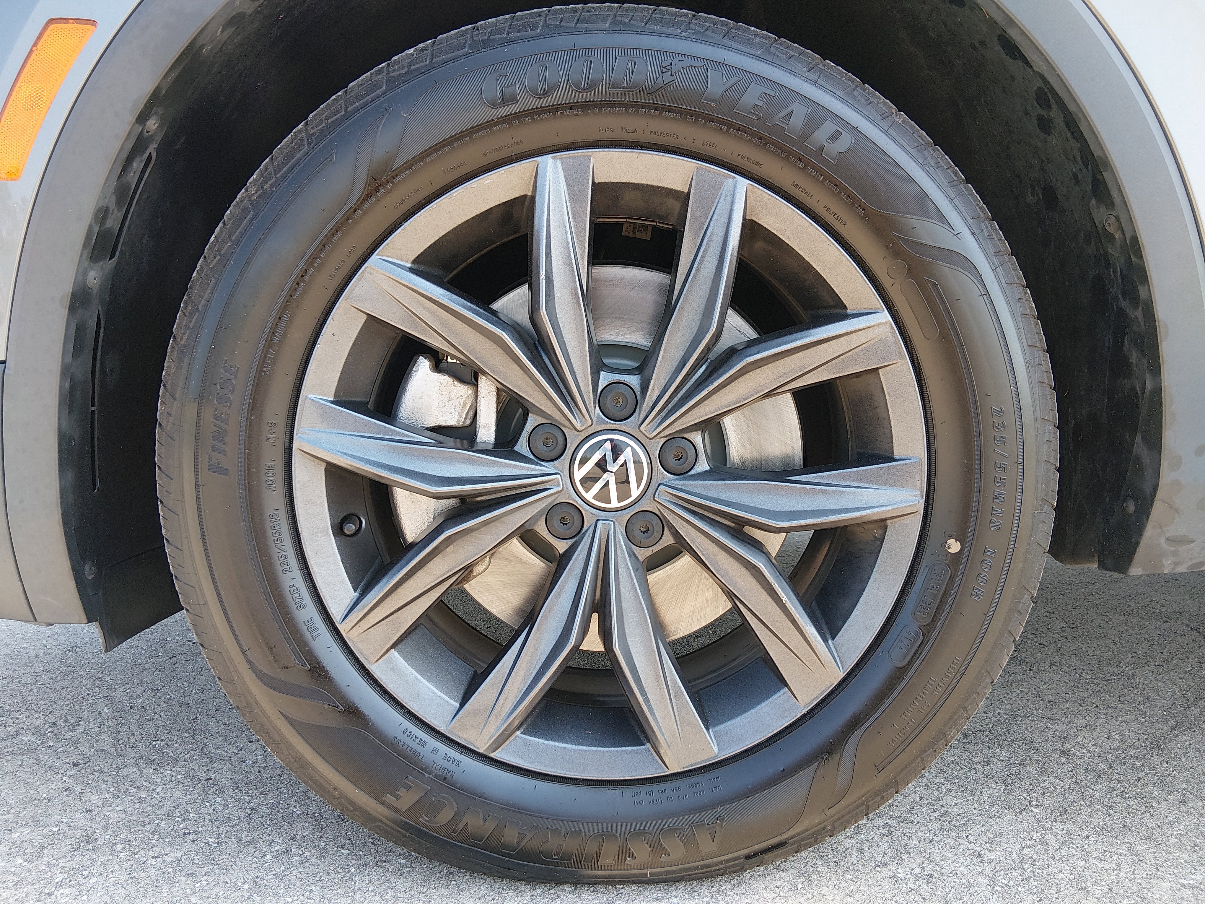 2023 Volkswagen Tiguan SE - Photo 10