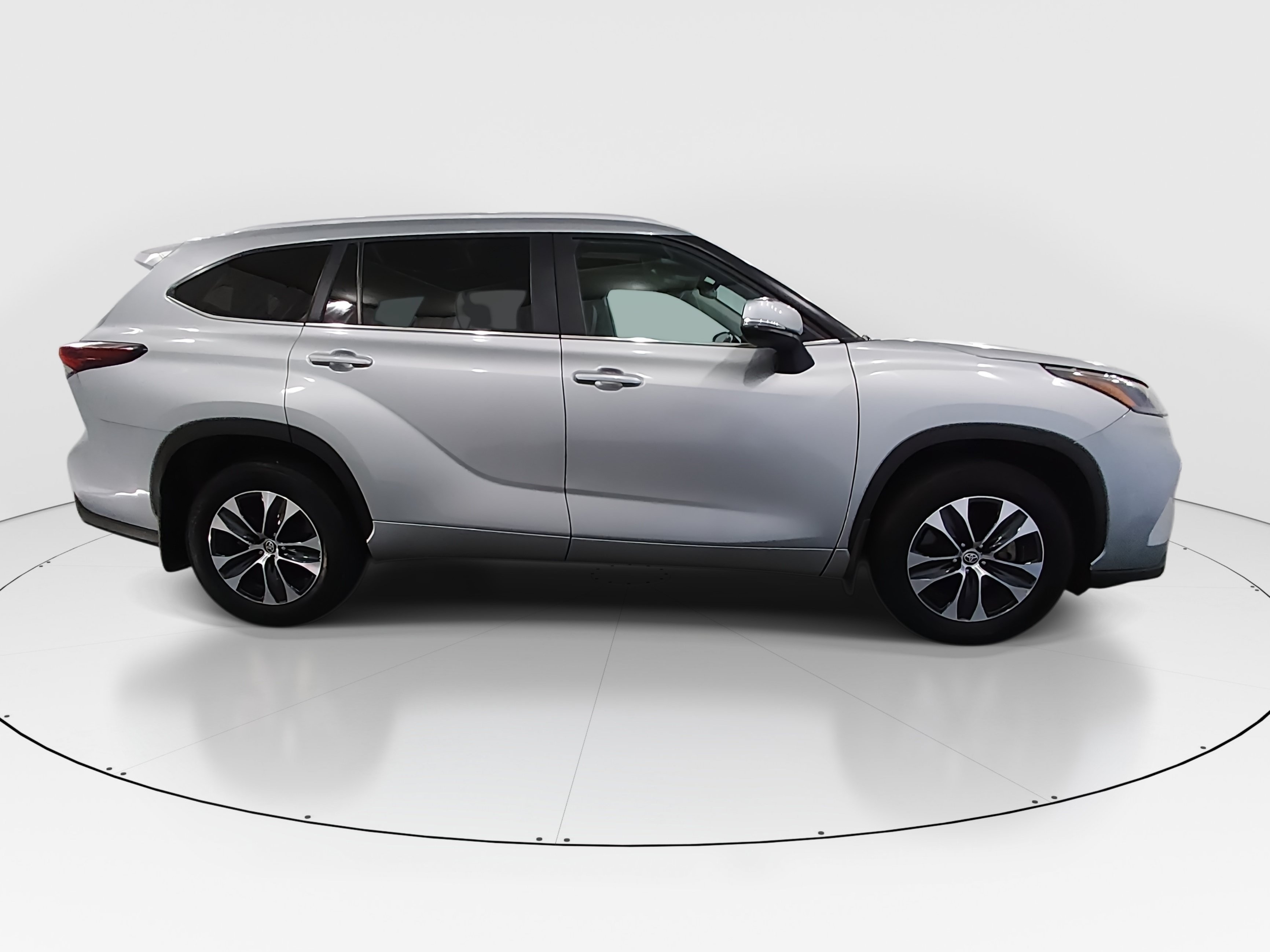 2024 Toyota Highlander XLE - Photo 8