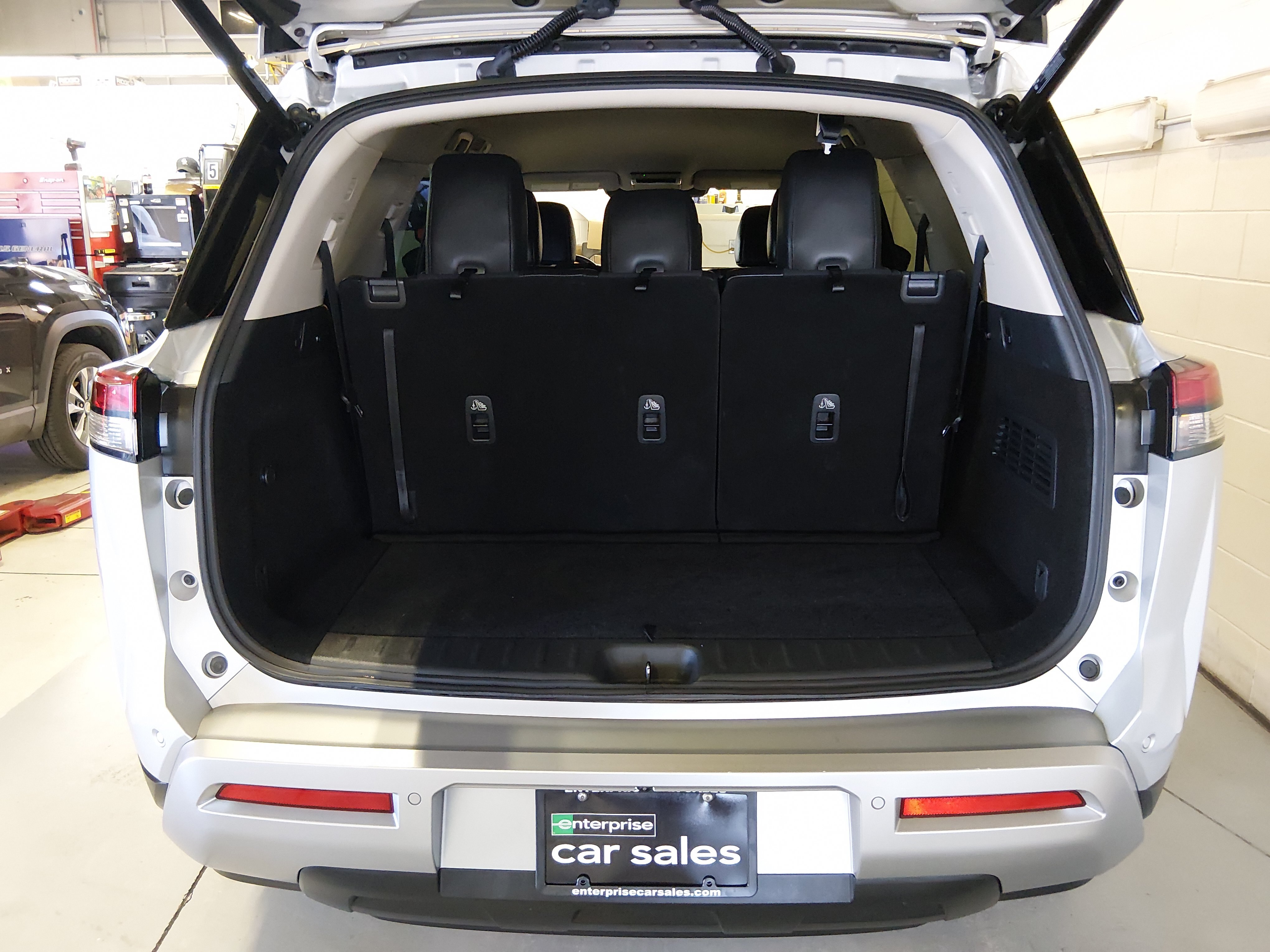 2025 Nissan Pathfinder SL - Photo 11