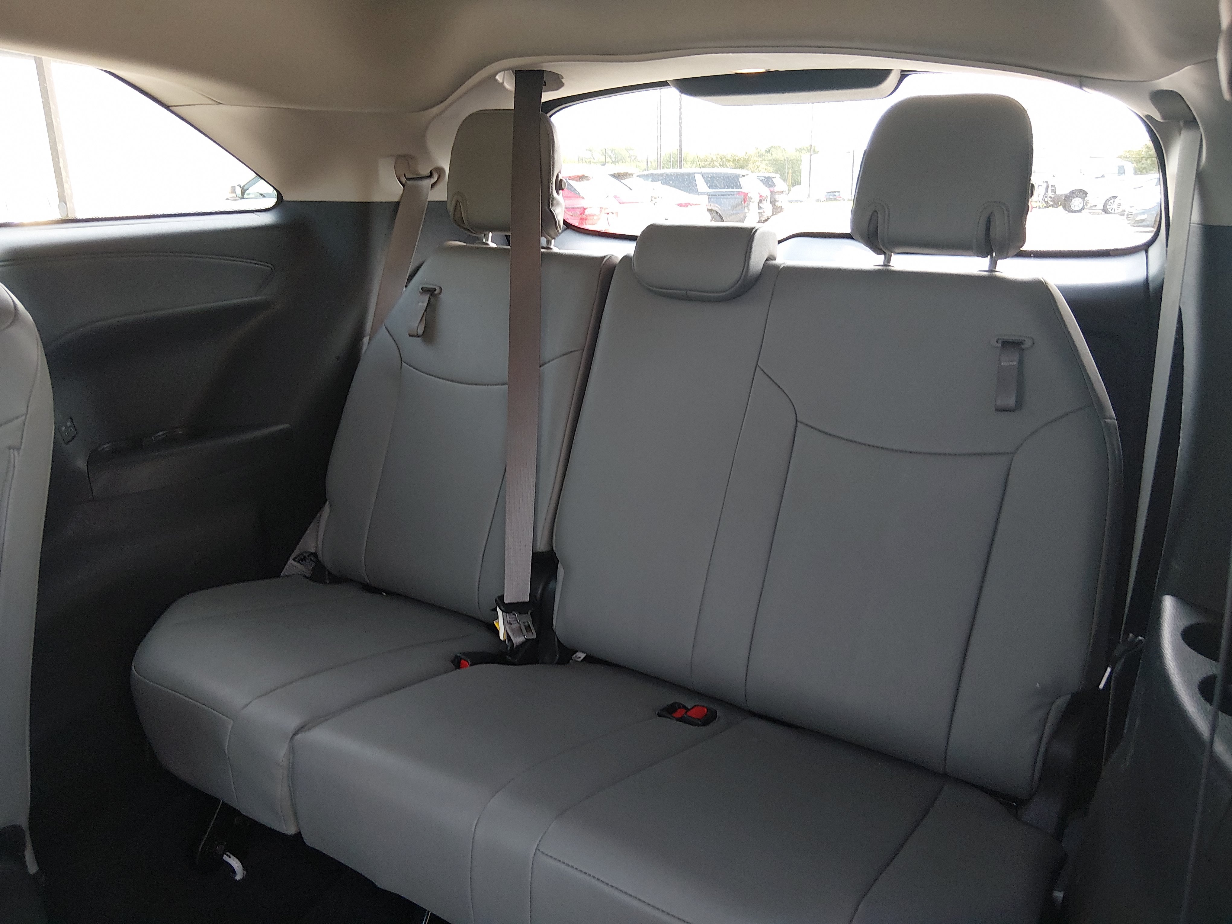 2025 Toyota Sienna XLE - Photo 17