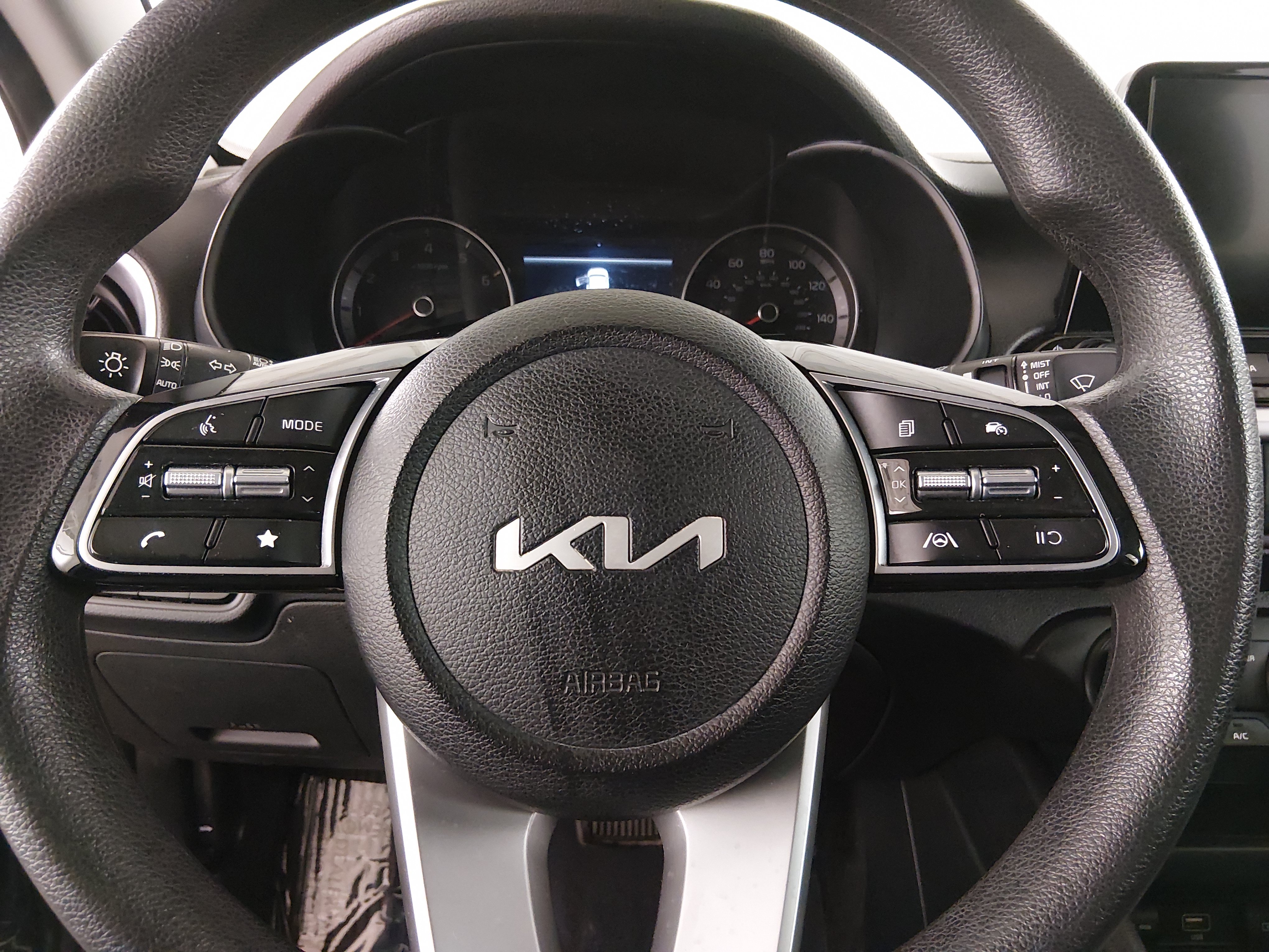 2024 Kia Forte LXS - Photo 12