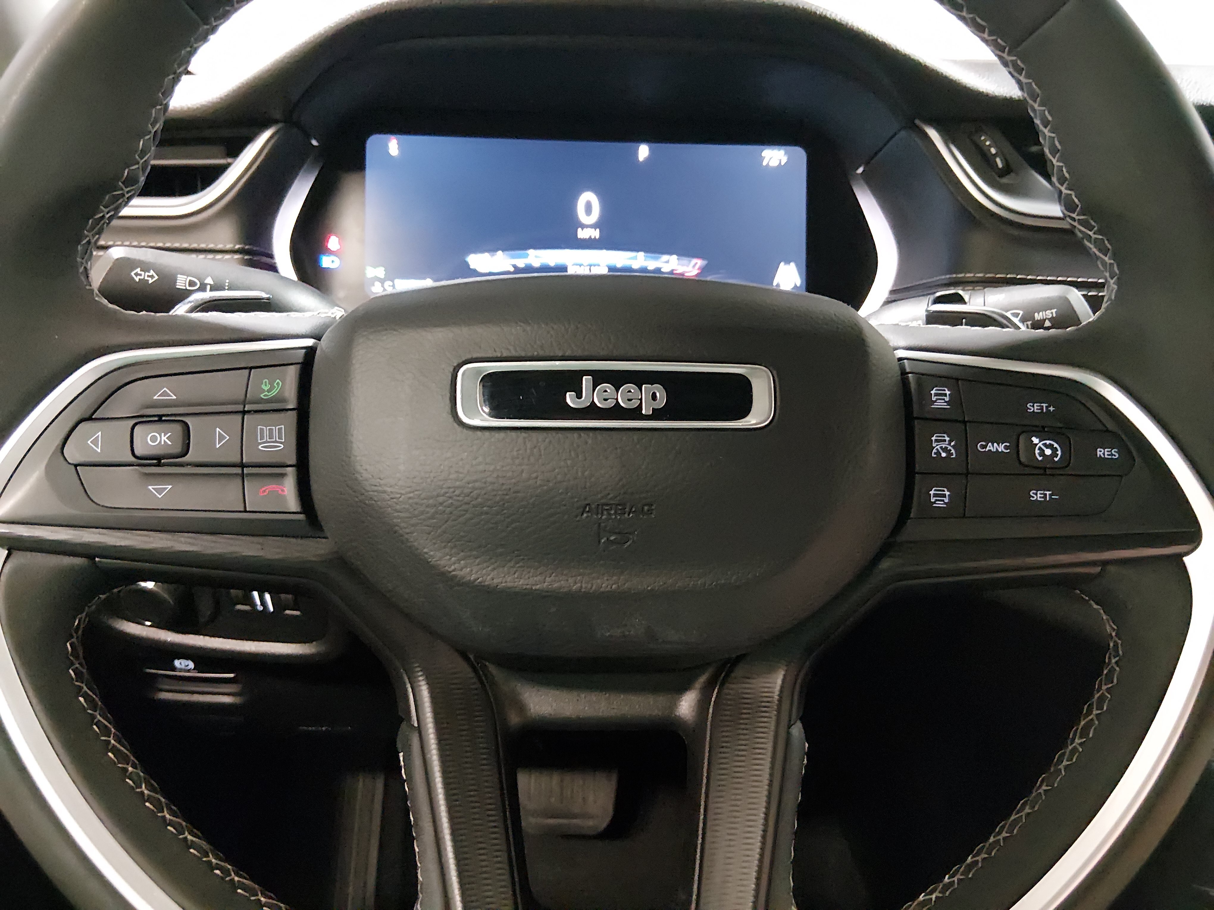 2023 Jeep Grand Cherokee L Laredo - Photo 12