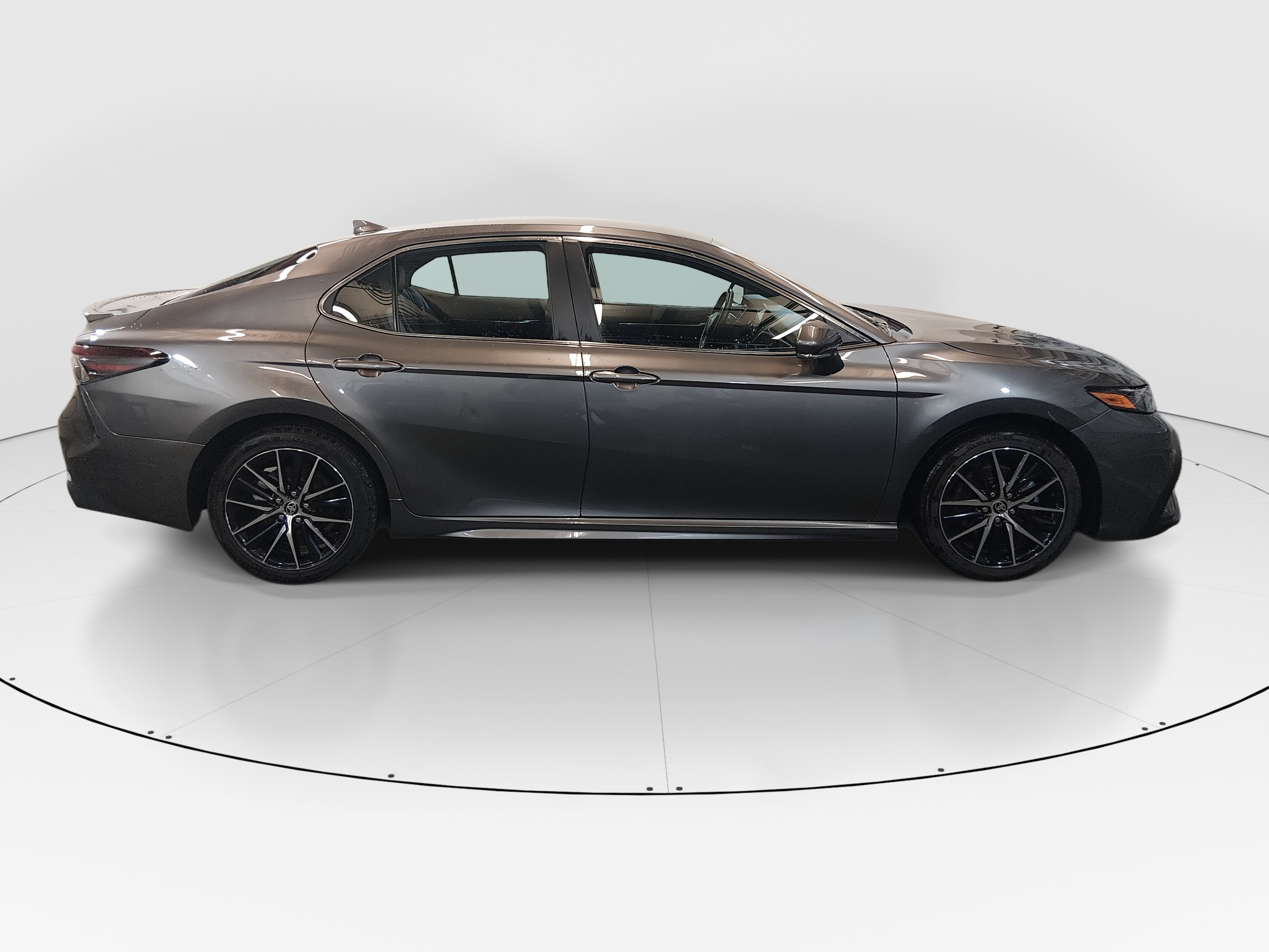2024 Toyota Camry SE - Photo 8