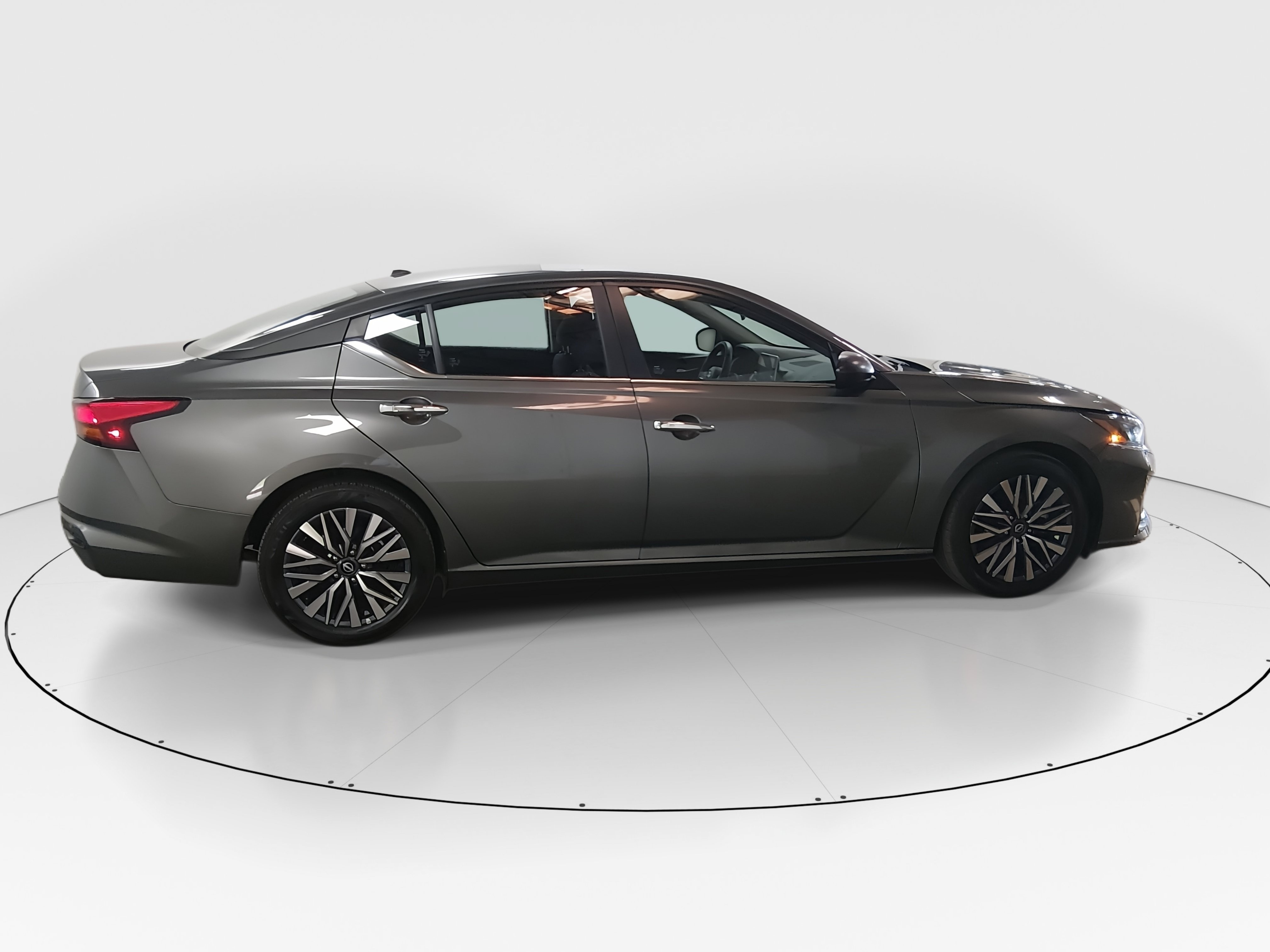2025 Nissan Altima SV - Photo 8