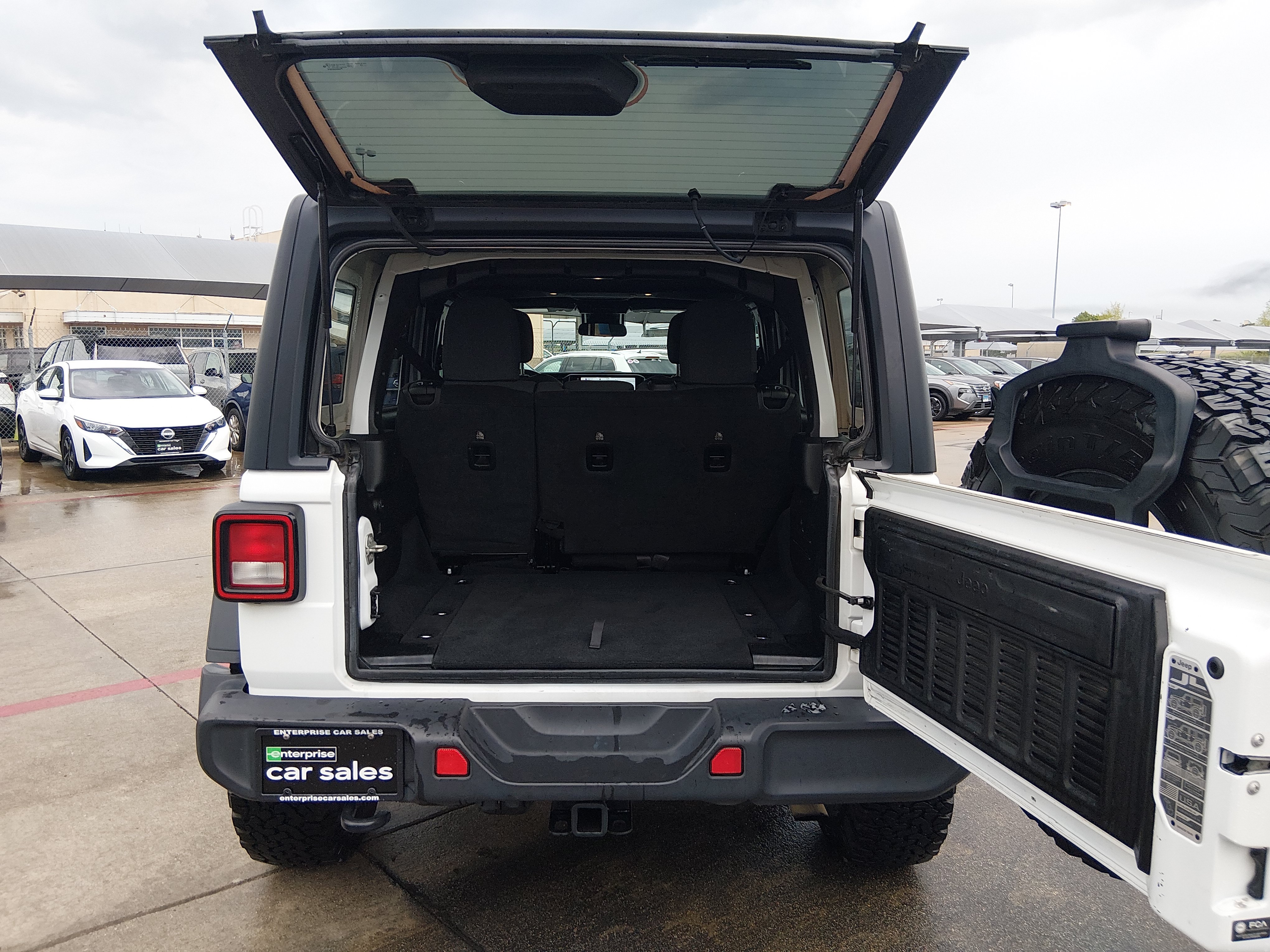 2024 Jeep Wrangler 4-Door Willys - Photo 11