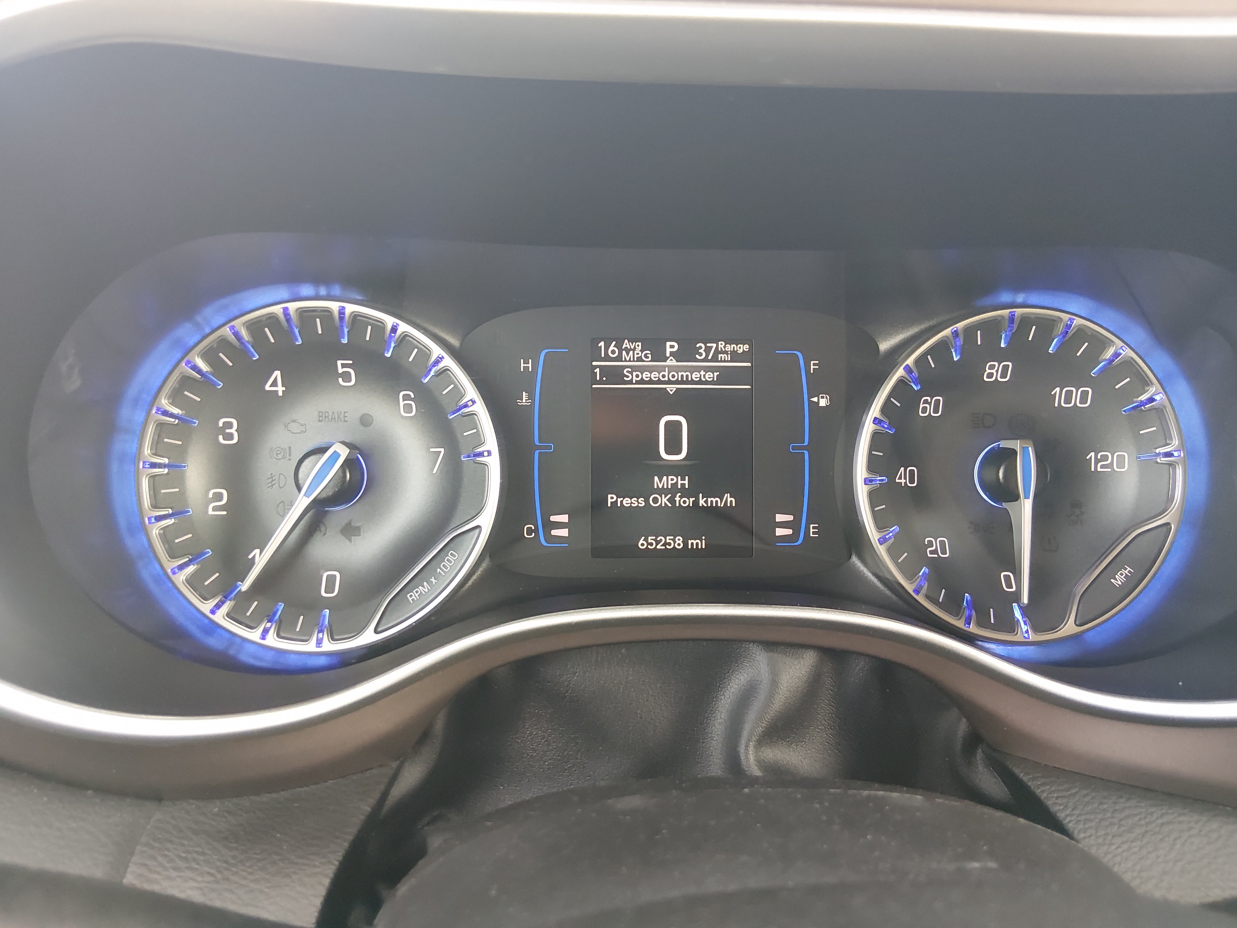 2023 Chrysler Voyager LX - Photo 14