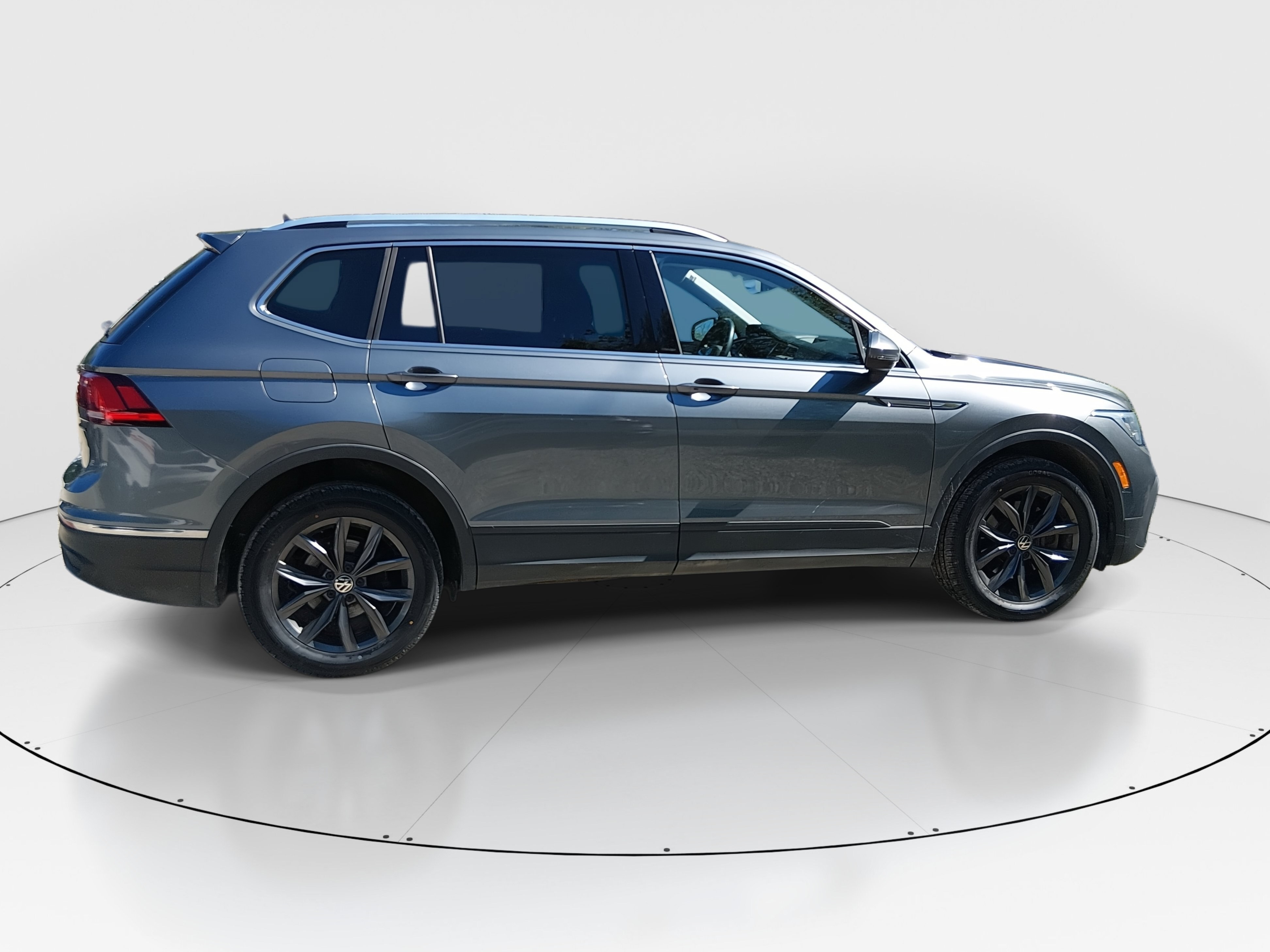2023 Volkswagen Tiguan SE - Photo 8