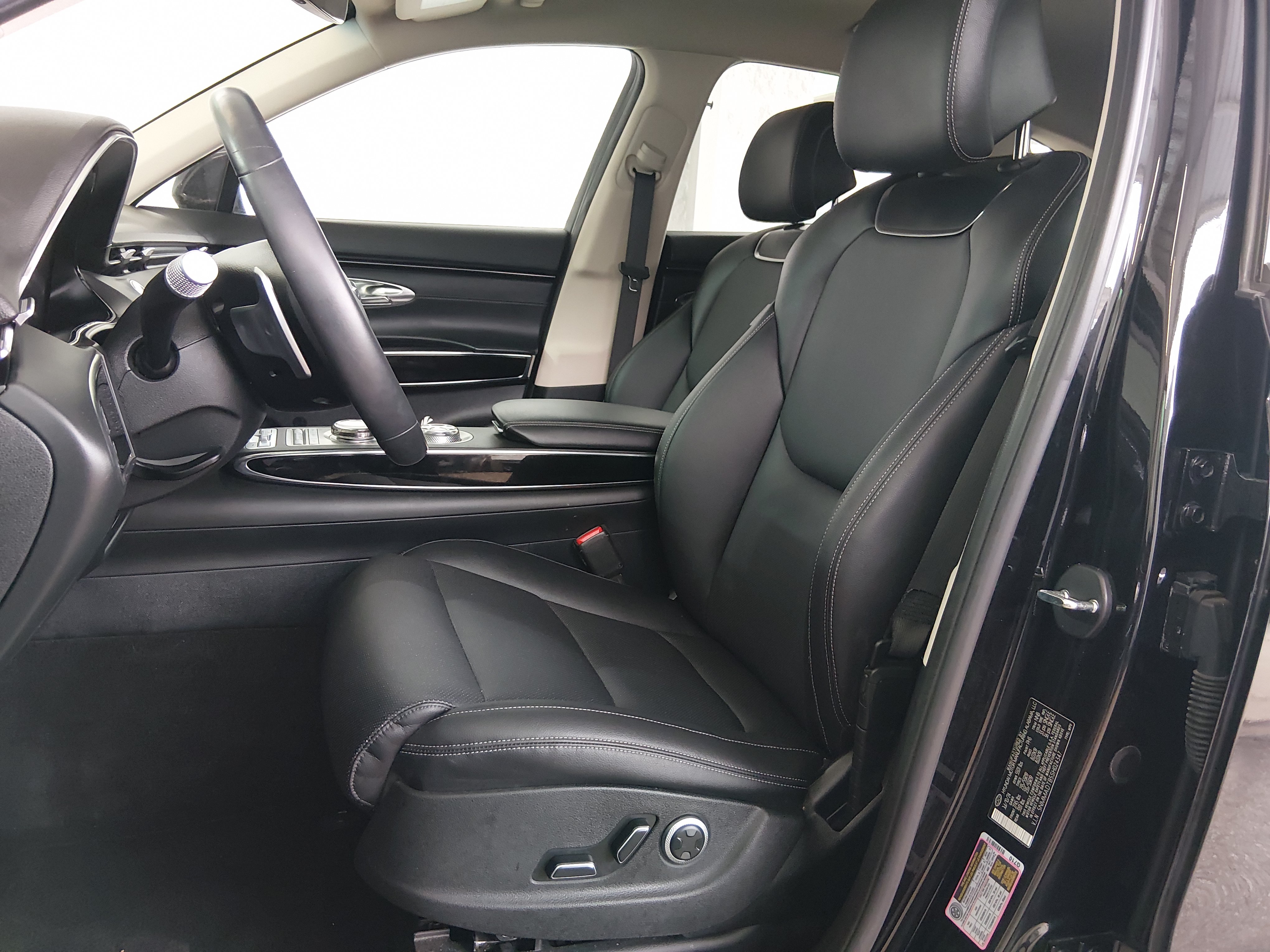 2025 GENESIS GV70 Standard - Photo 14