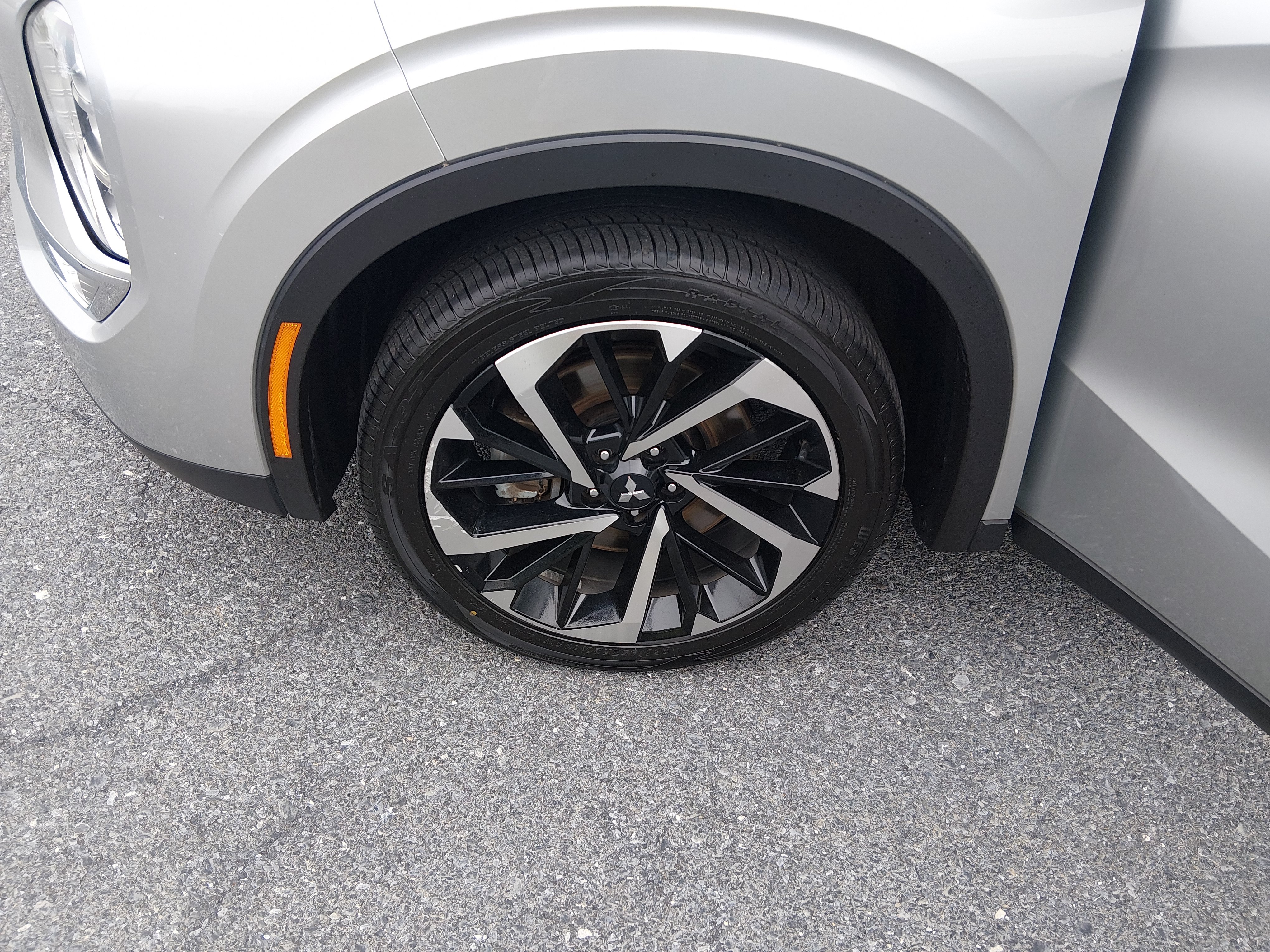 2024 Mitsubishi Outlander SE - Photo 10