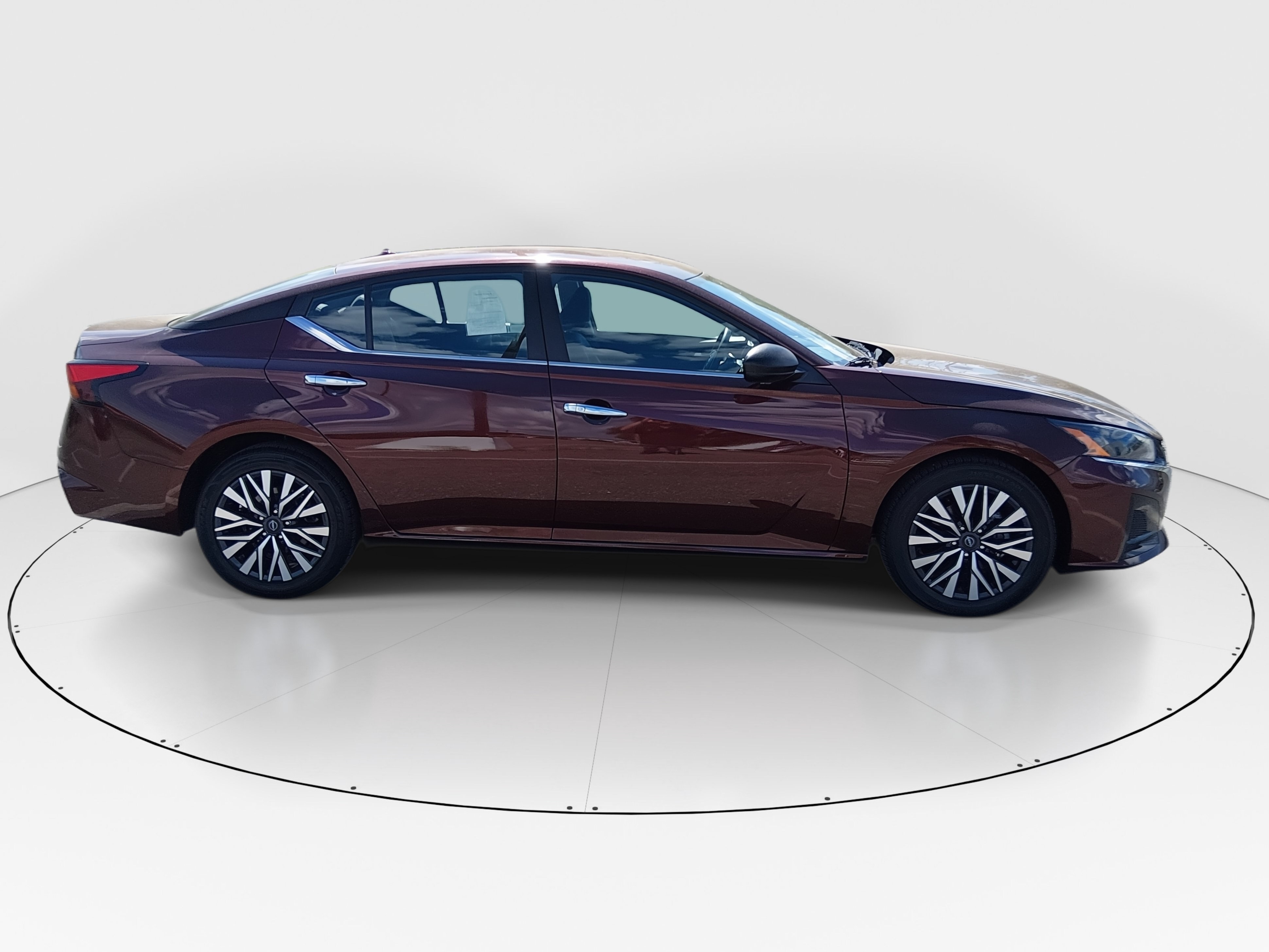 2024 Nissan Altima SV - Photo 8