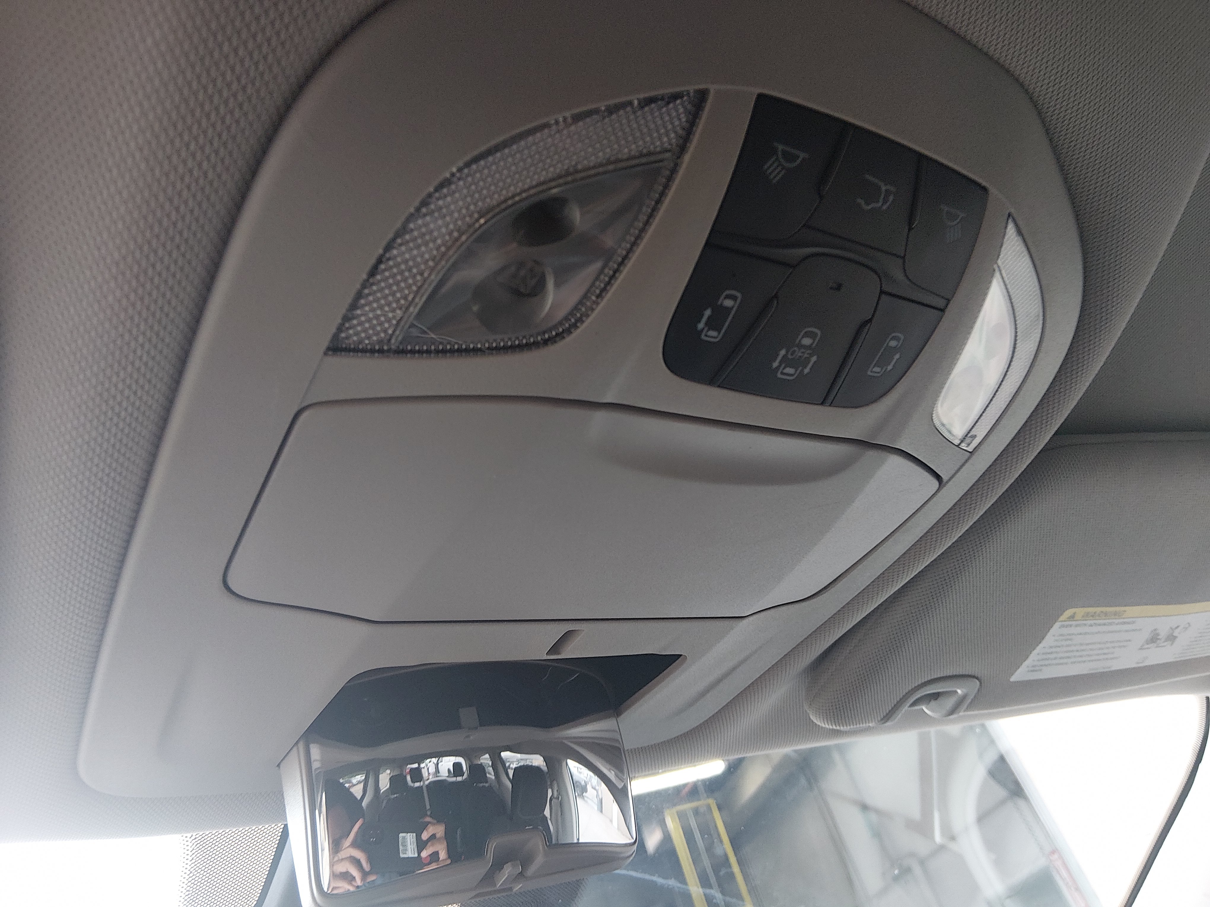 2023 Chrysler Voyager LX - Photo 19