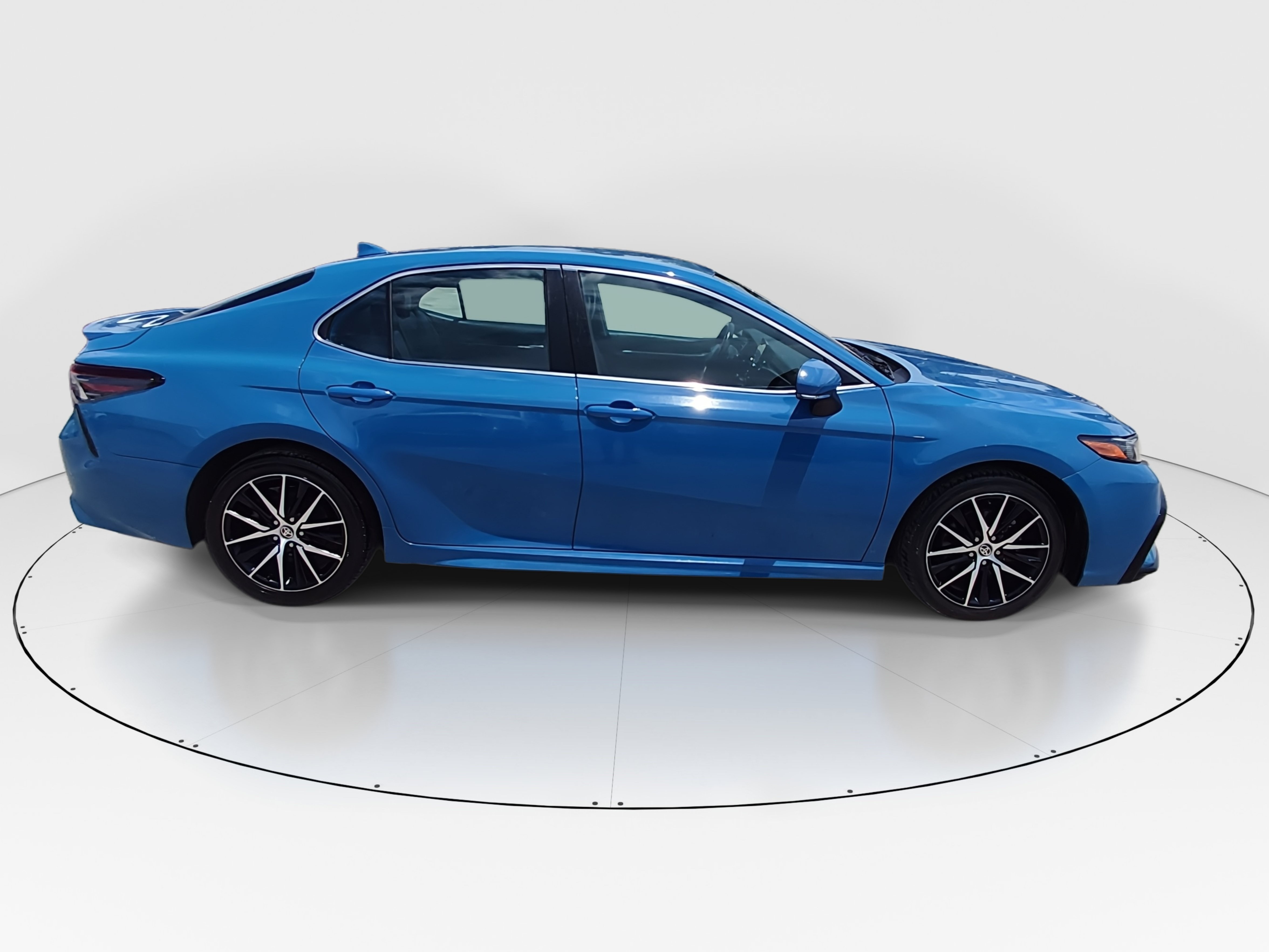 2024 Toyota Camry SE - Photo 8
