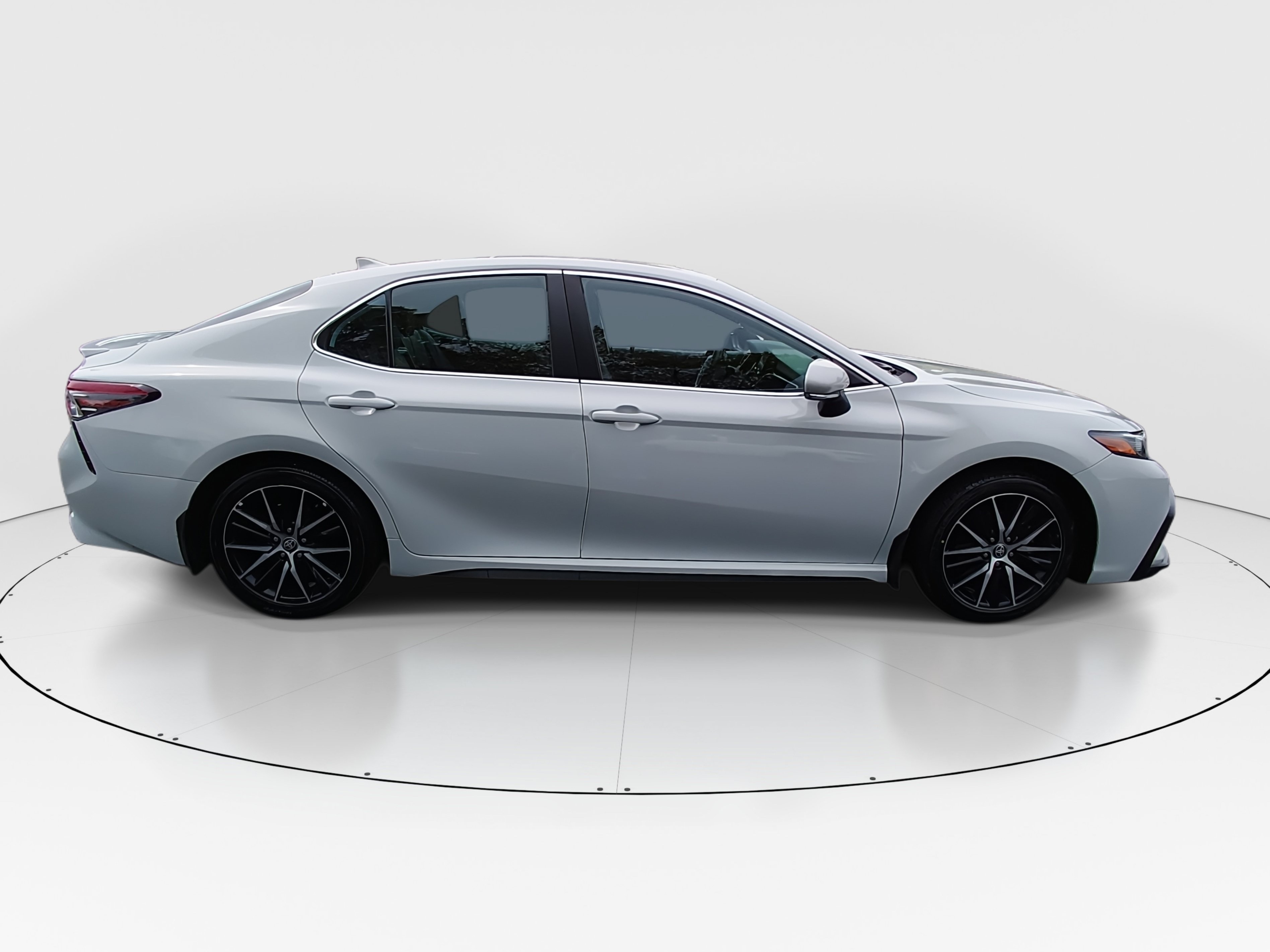 2024 Toyota Camry SE - Photo 8