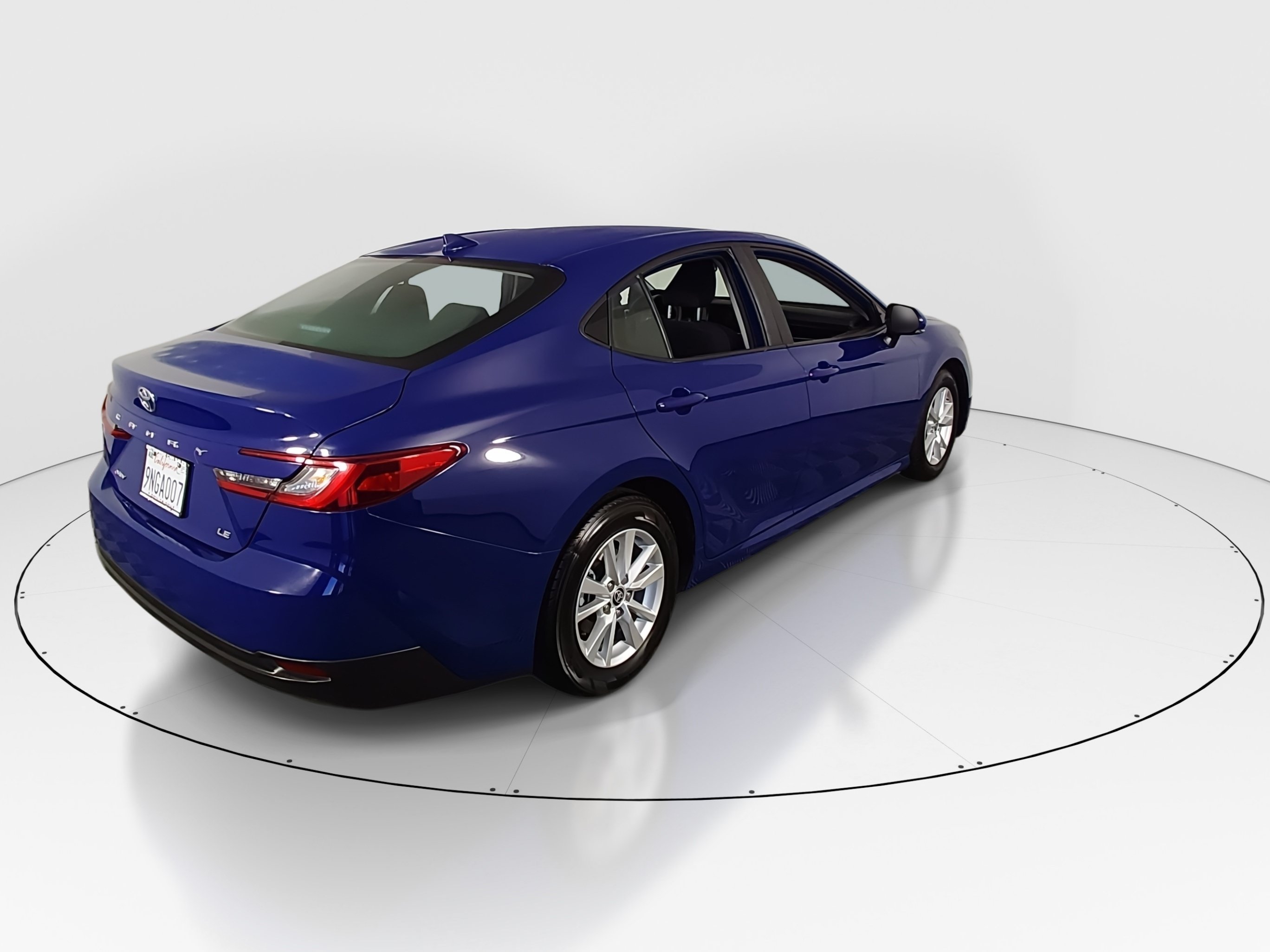 2025 Toyota Camry LE - Photo 7