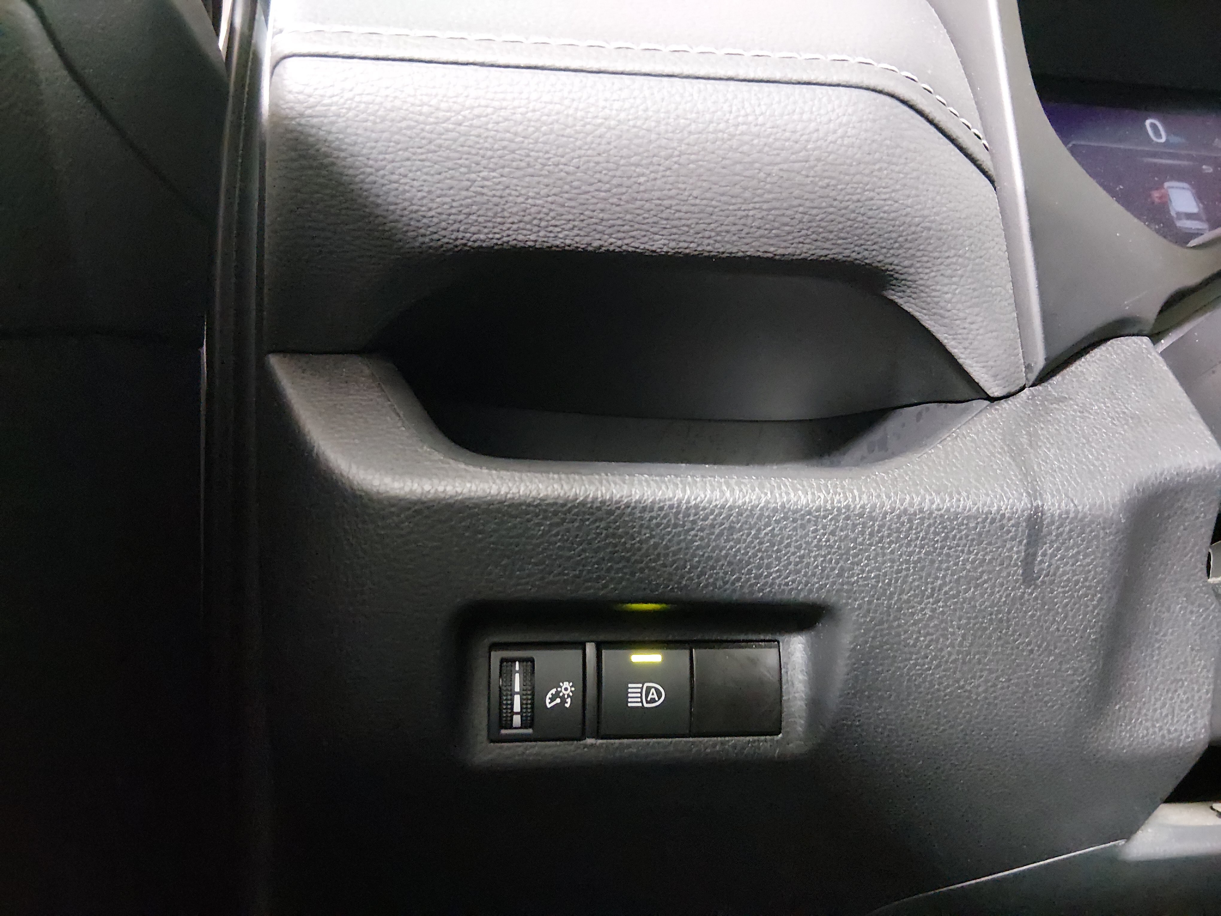 2025 Toyota RAV4 LE - Photo 13