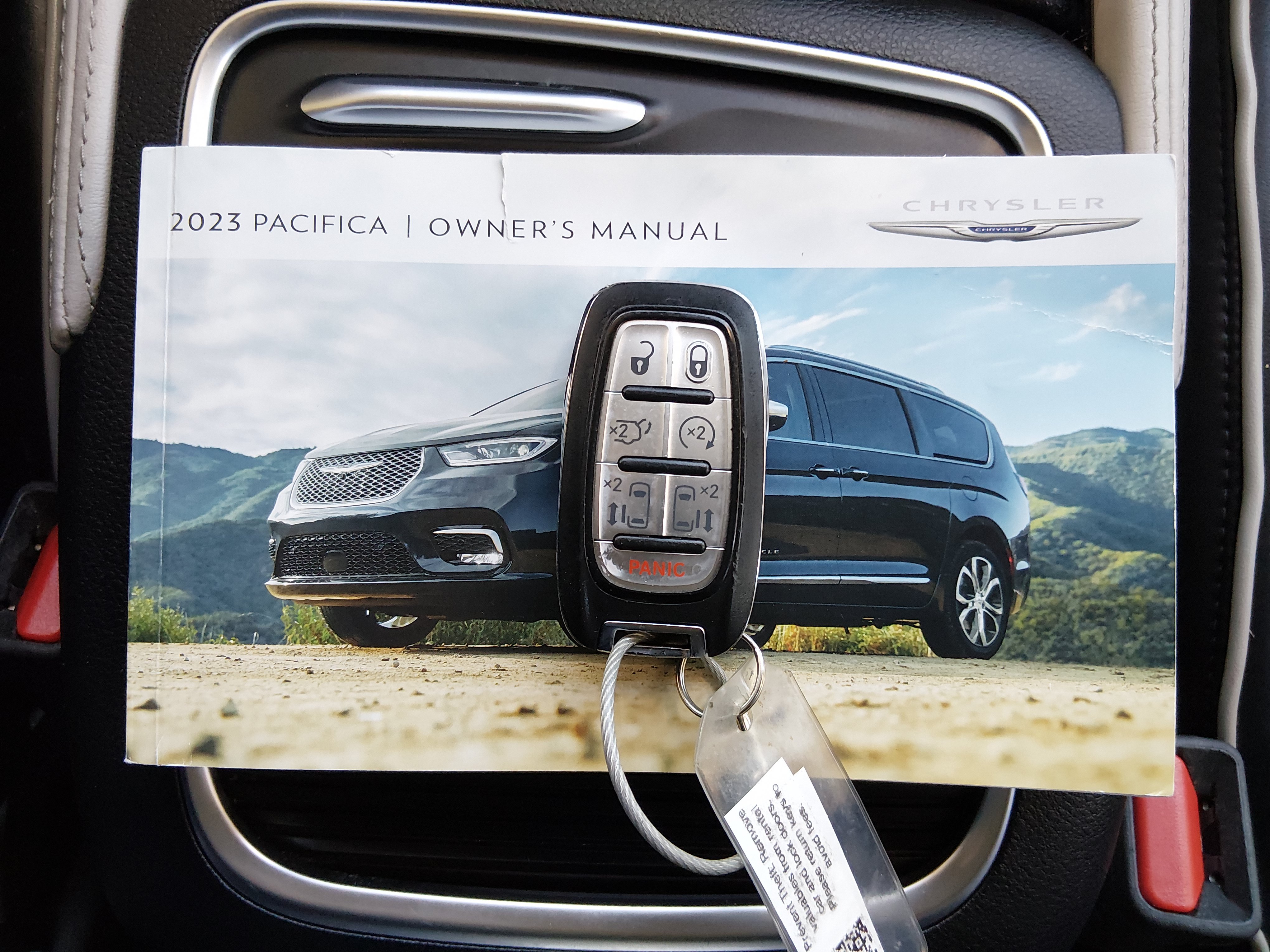 2023 Chrysler Pacifica Hybrid Limited - Photo 15
