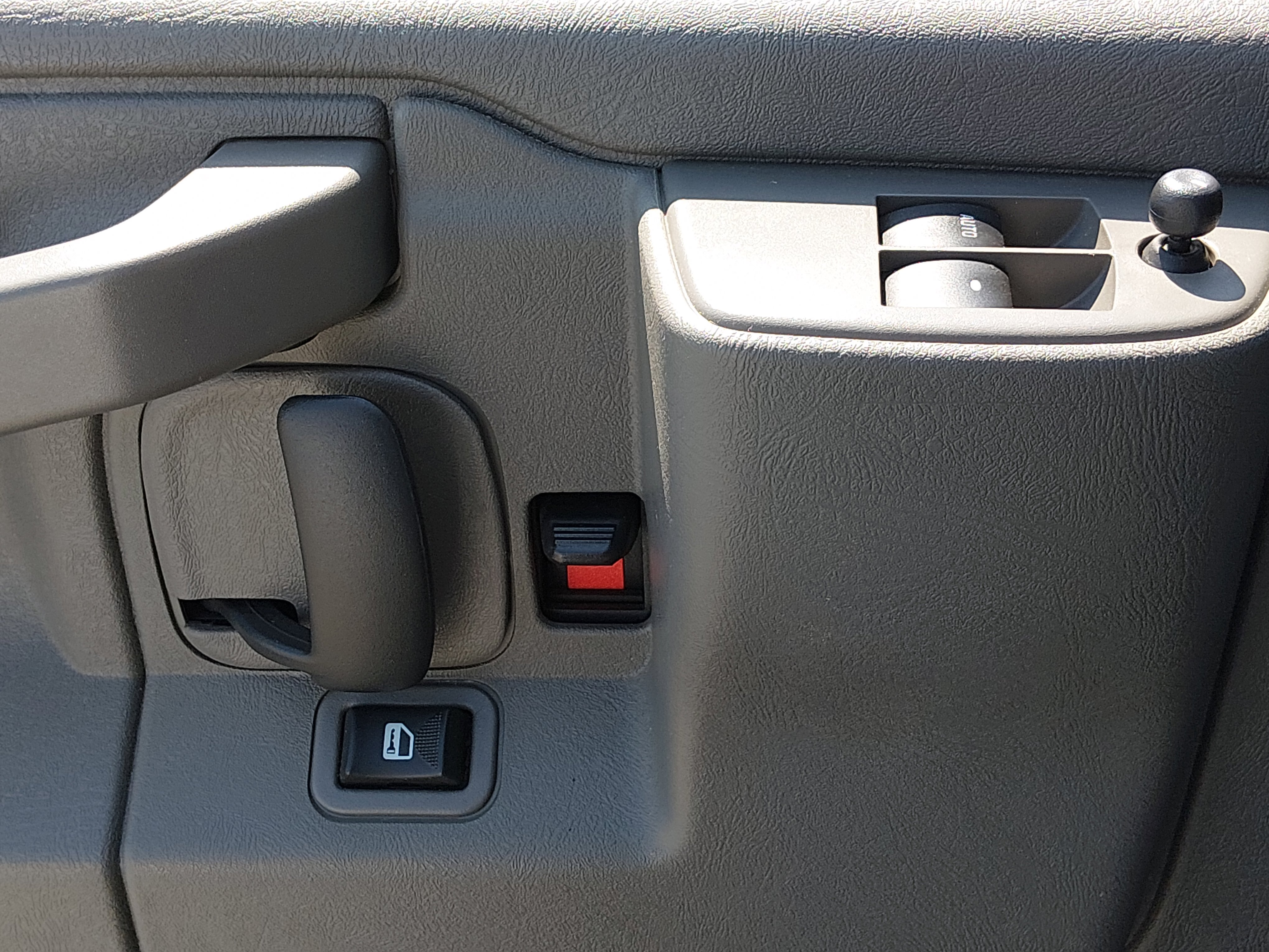 2023 Chevrolet Express Passenger LT - Photo 18