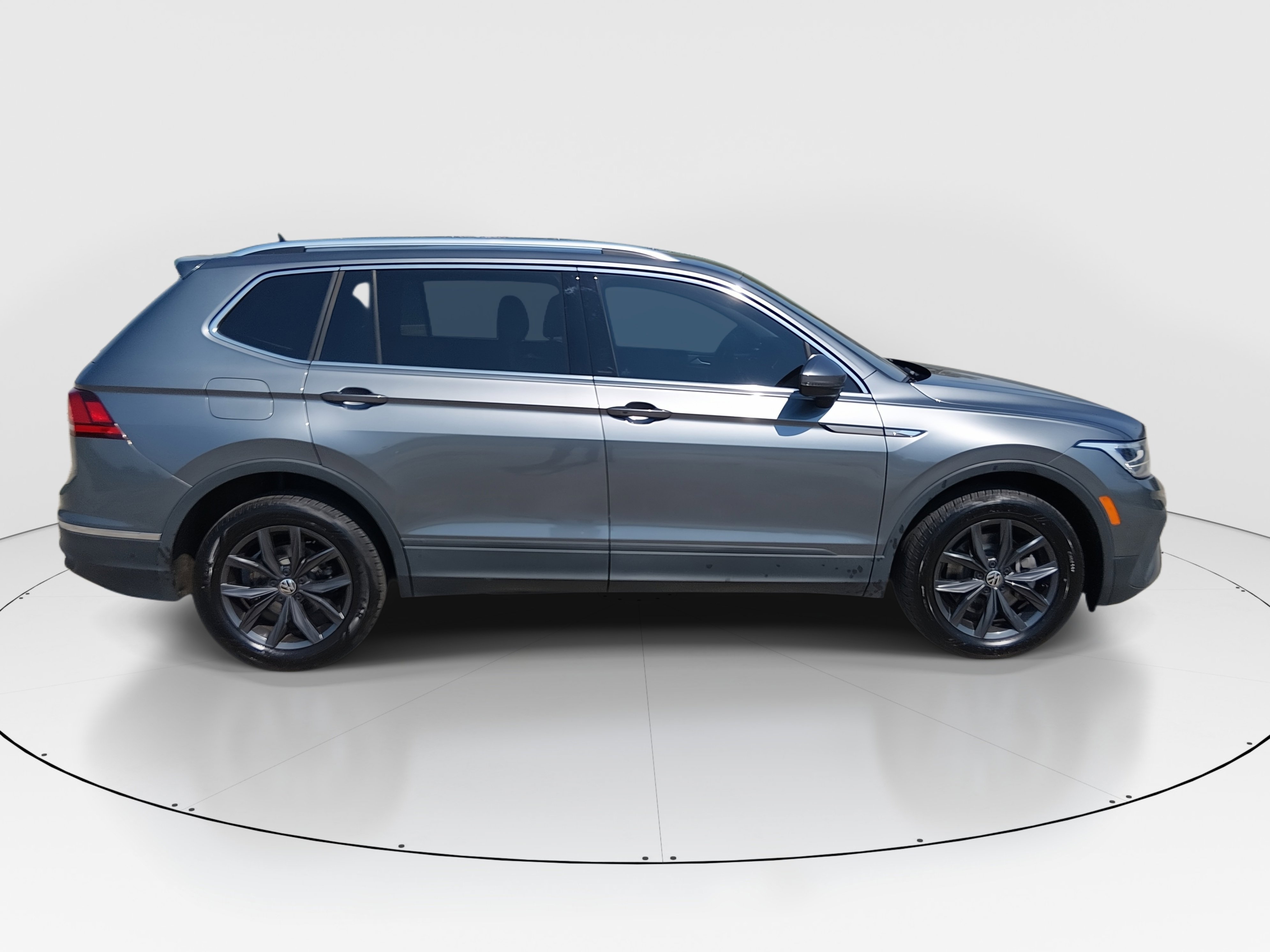2023 Volkswagen Tiguan SE - Photo 8