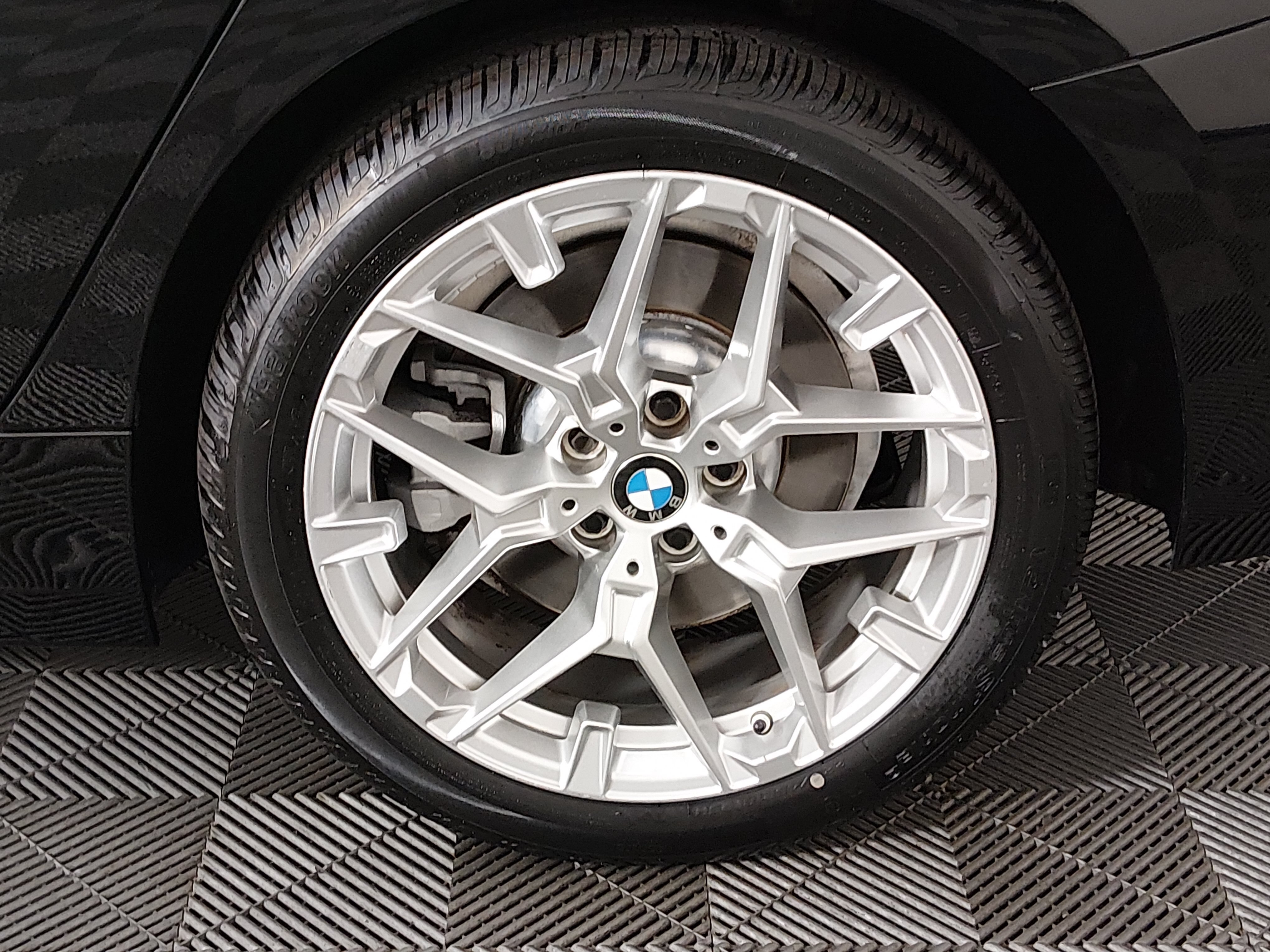 2025 BMW 3 Series 330i - Photo 10