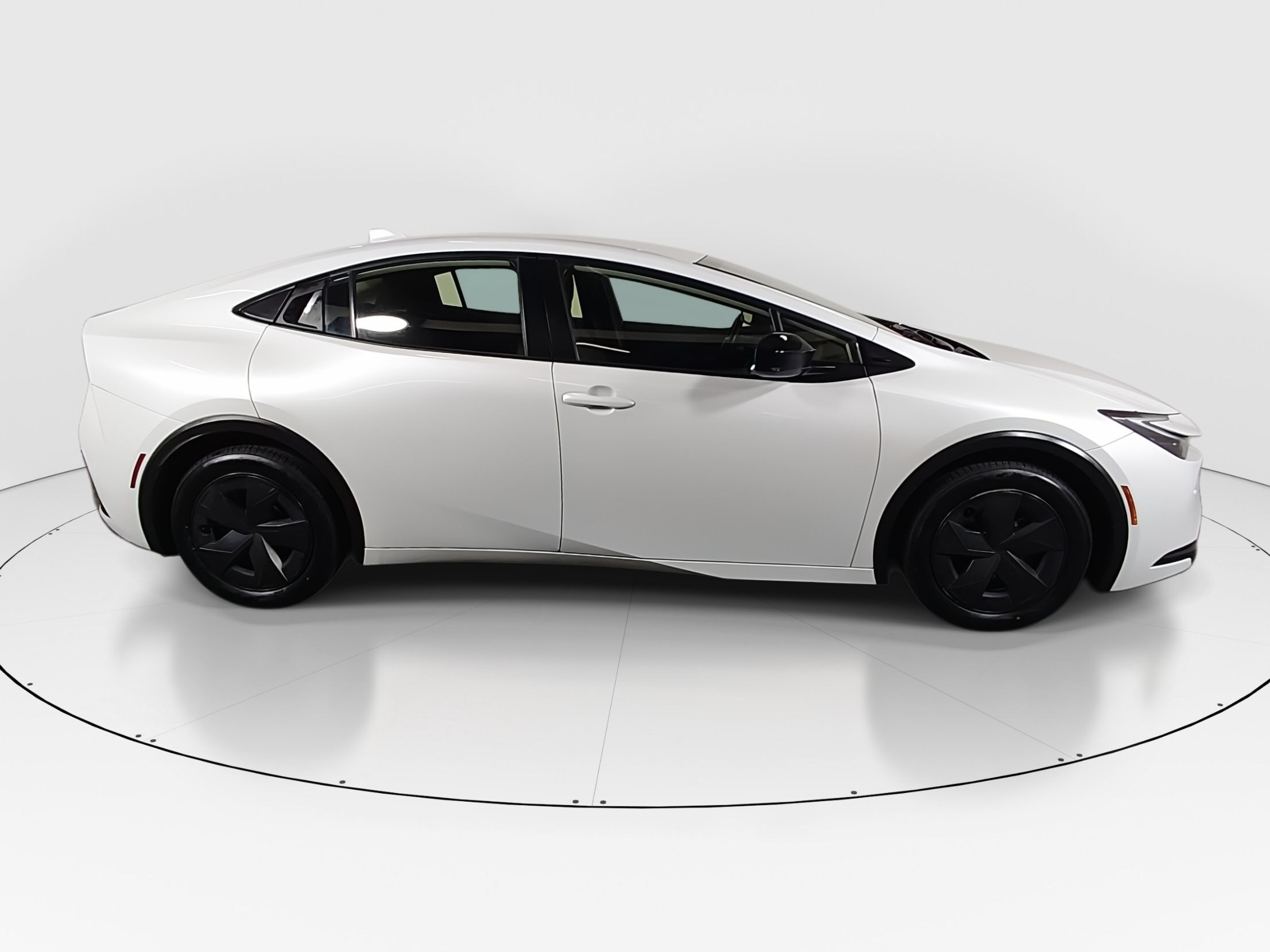2024 Toyota Prius LE - Photo 8