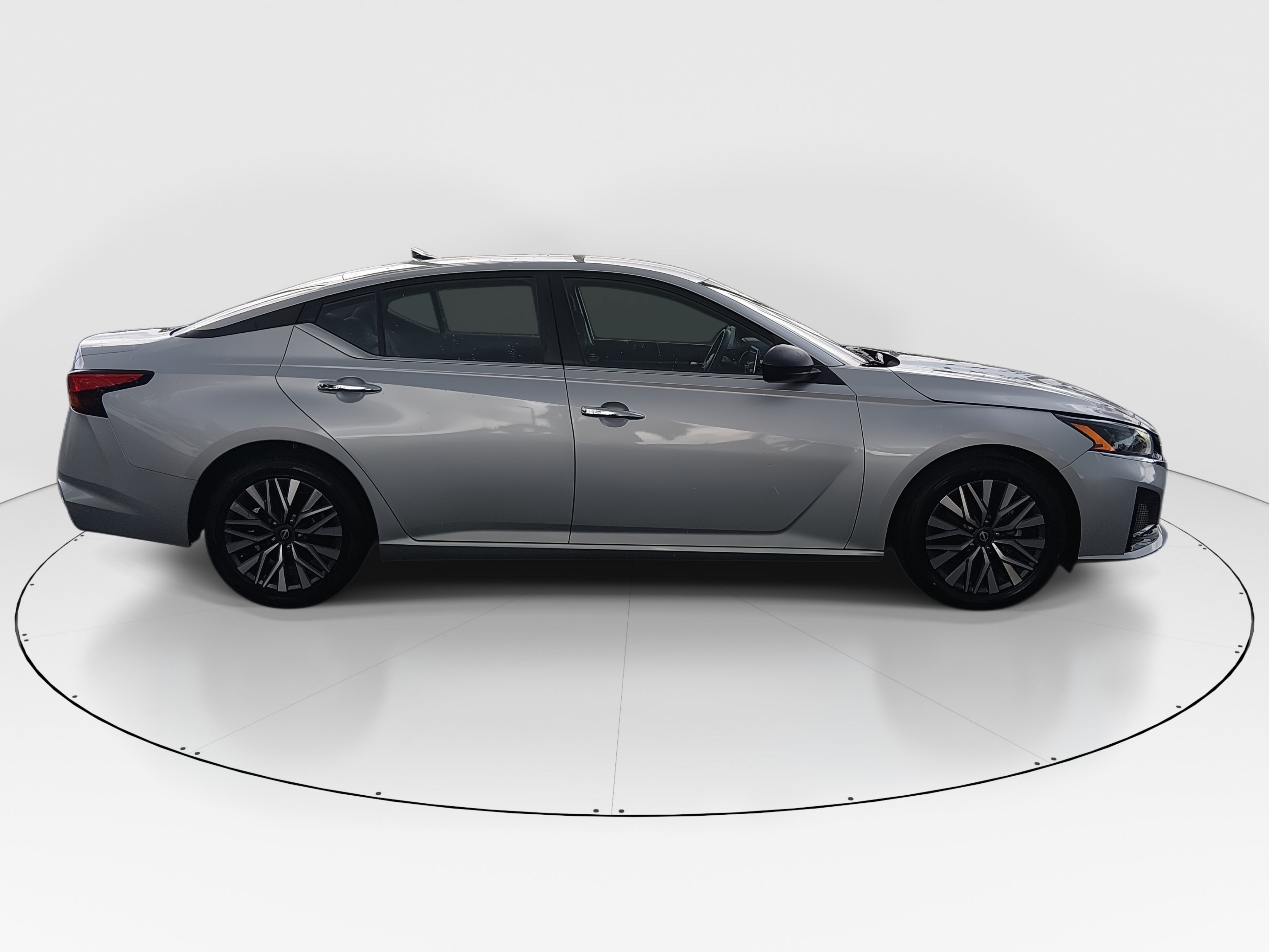 2024 Nissan Altima SV - Photo 8