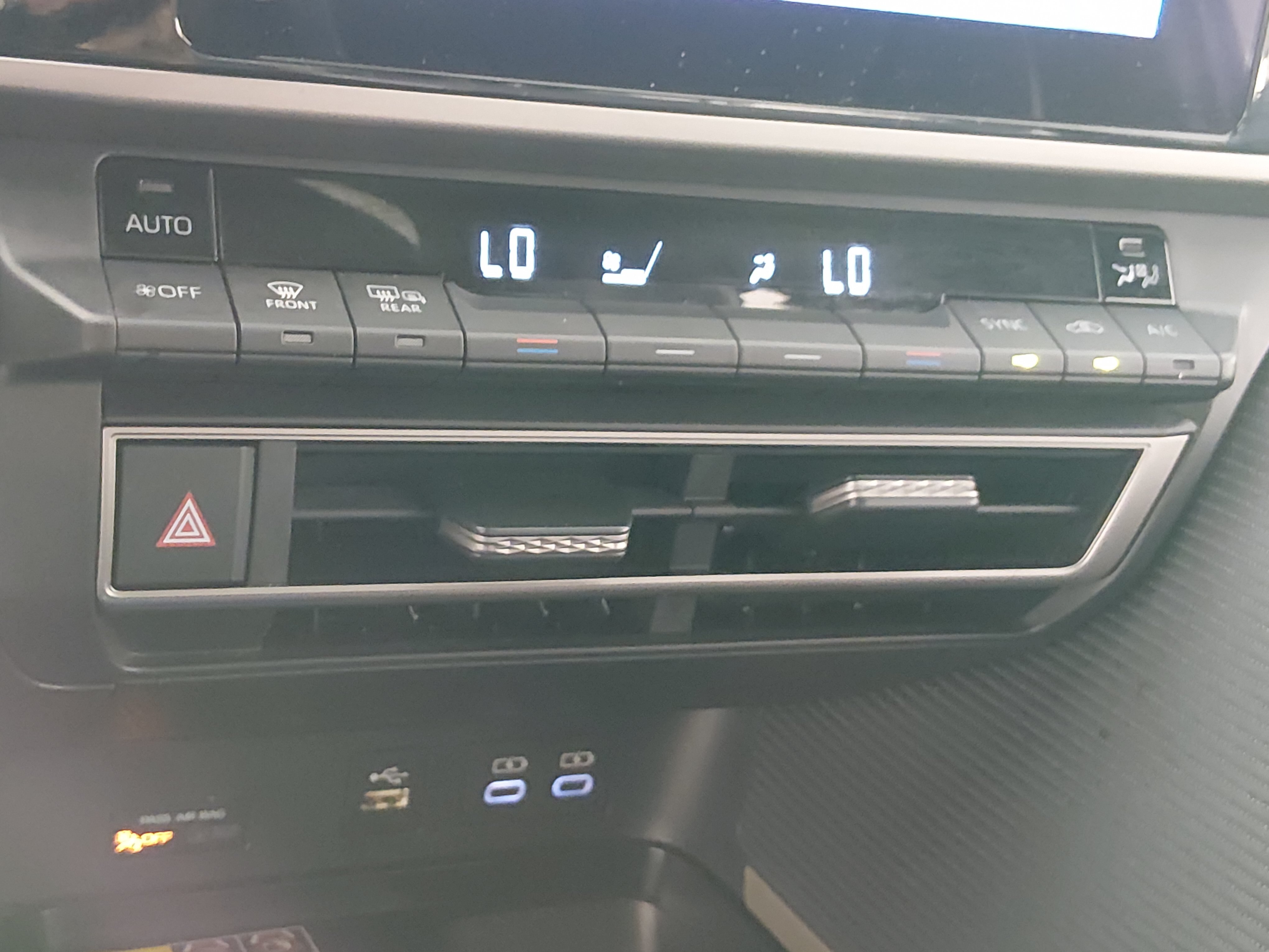 2025 Toyota Camry SE - Photo 18