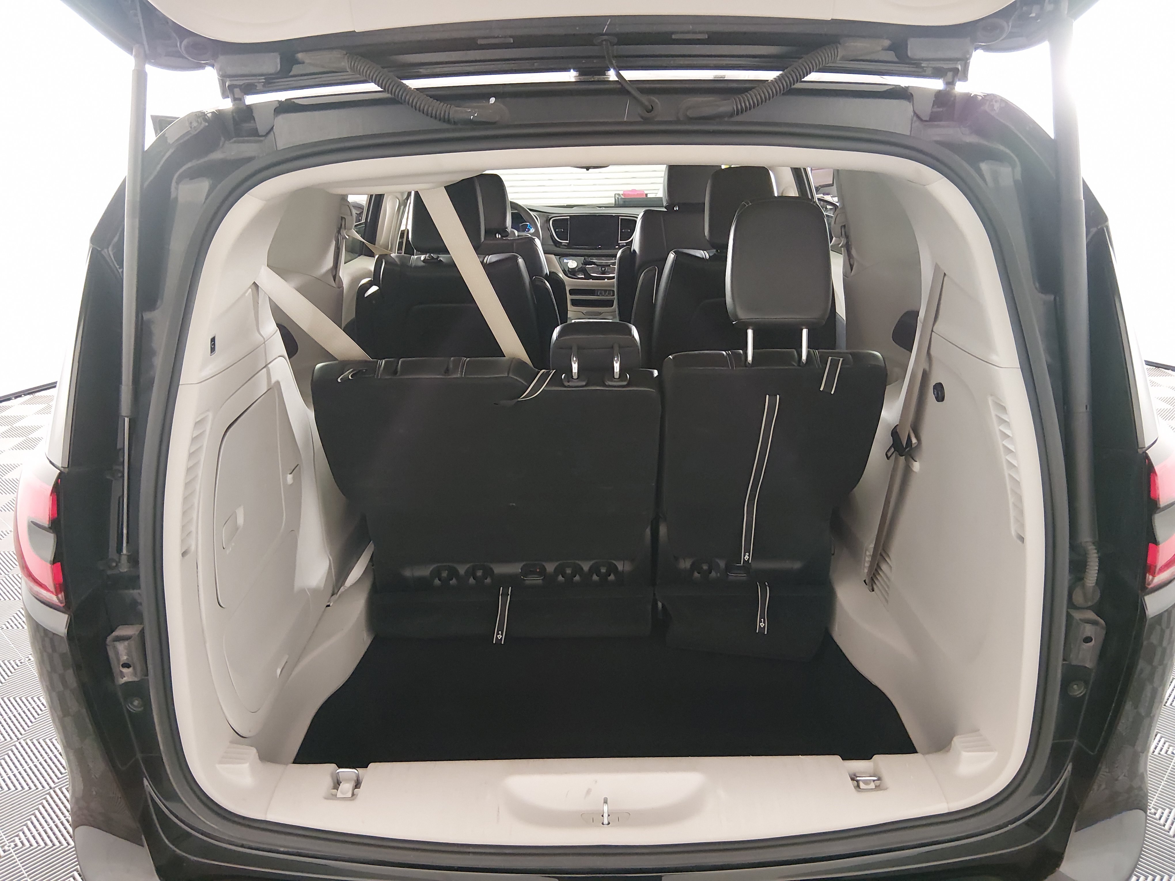 2024 Chrysler Pacifica PHEV Select - Photo 11