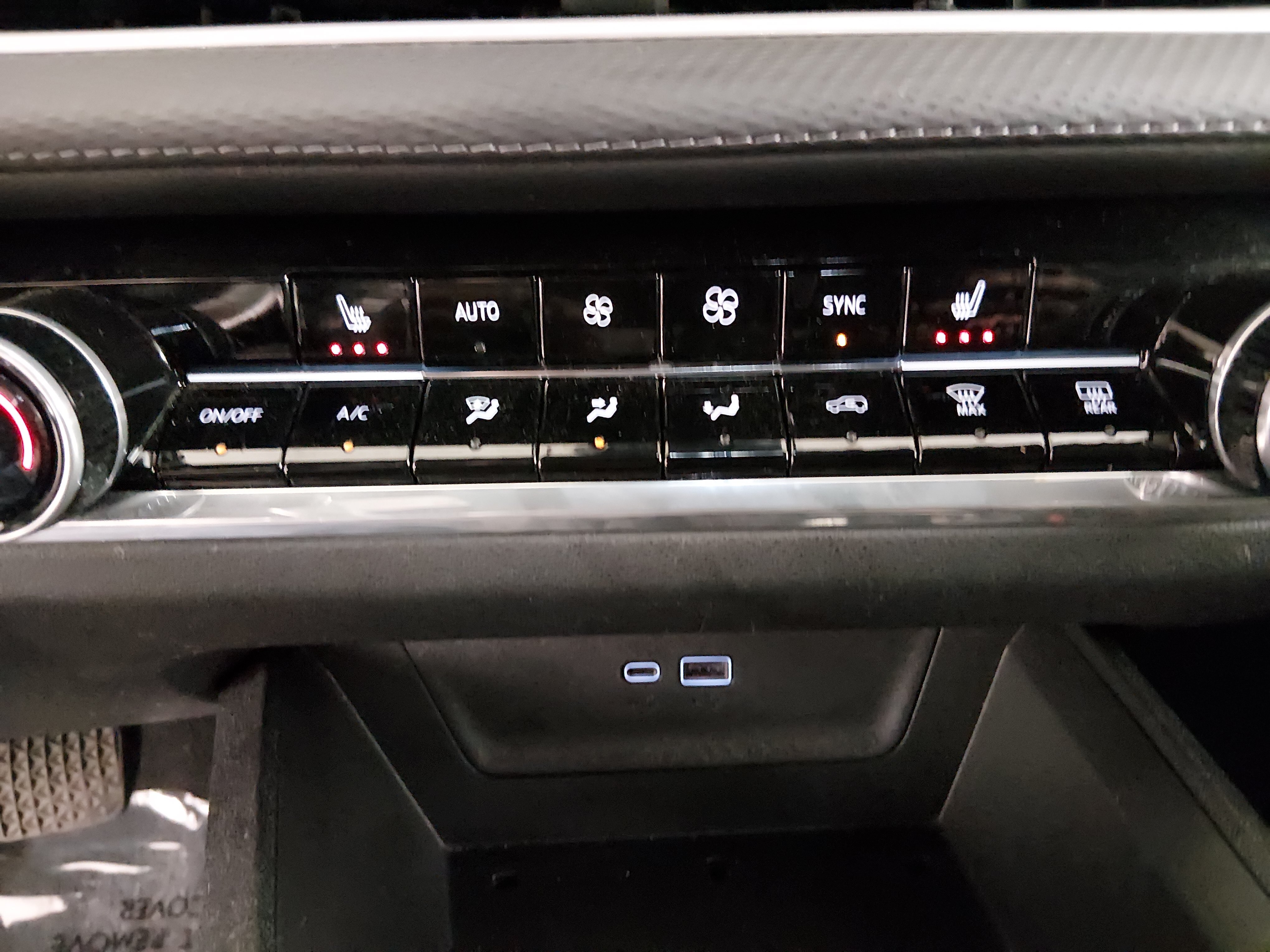 2025 Chevrolet Equinox LT - Photo 17