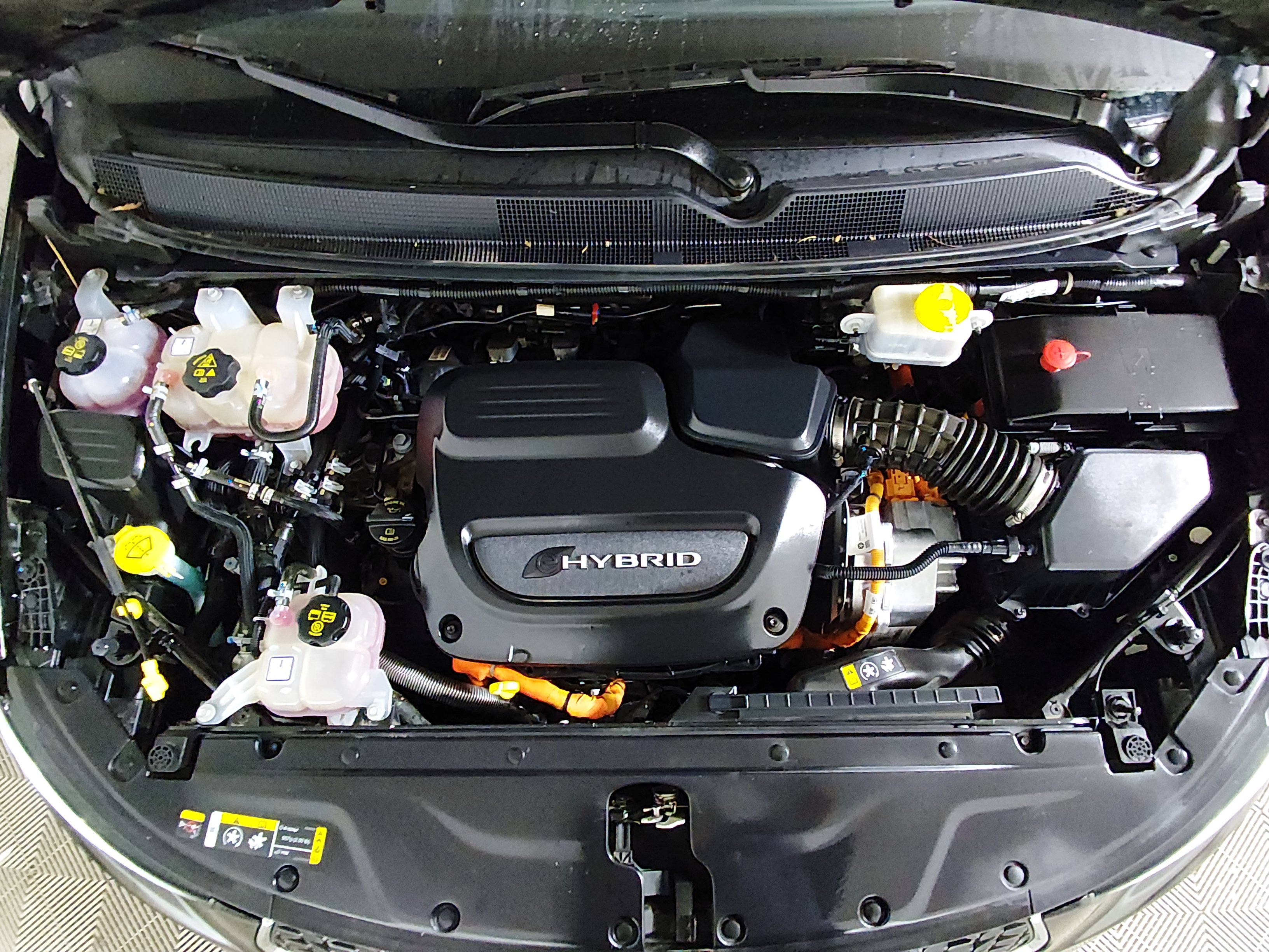 2024 Chrysler Pacifica PHEV Select - Photo 9