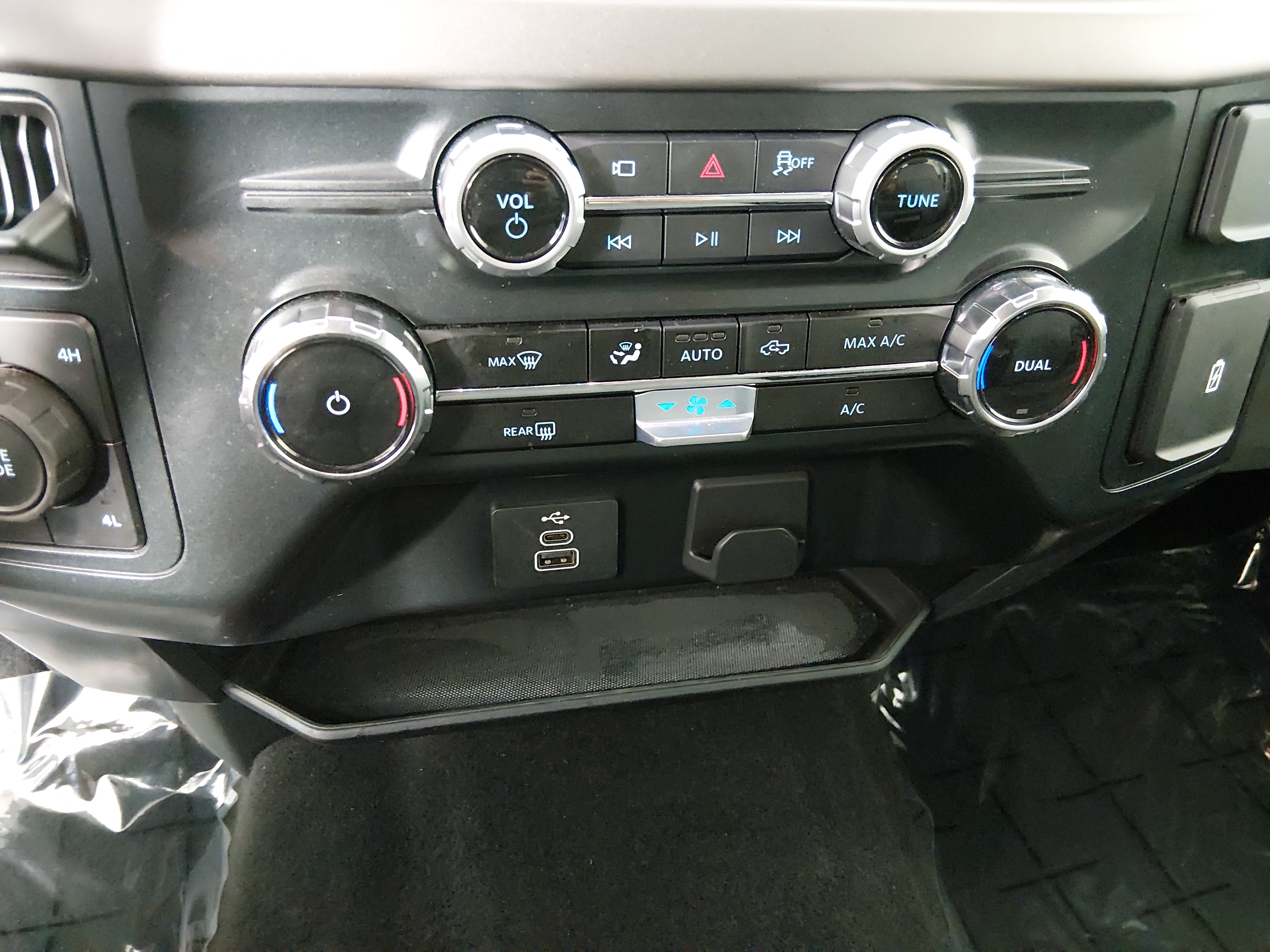 2025 Ford F-150 XLT - Photo 18