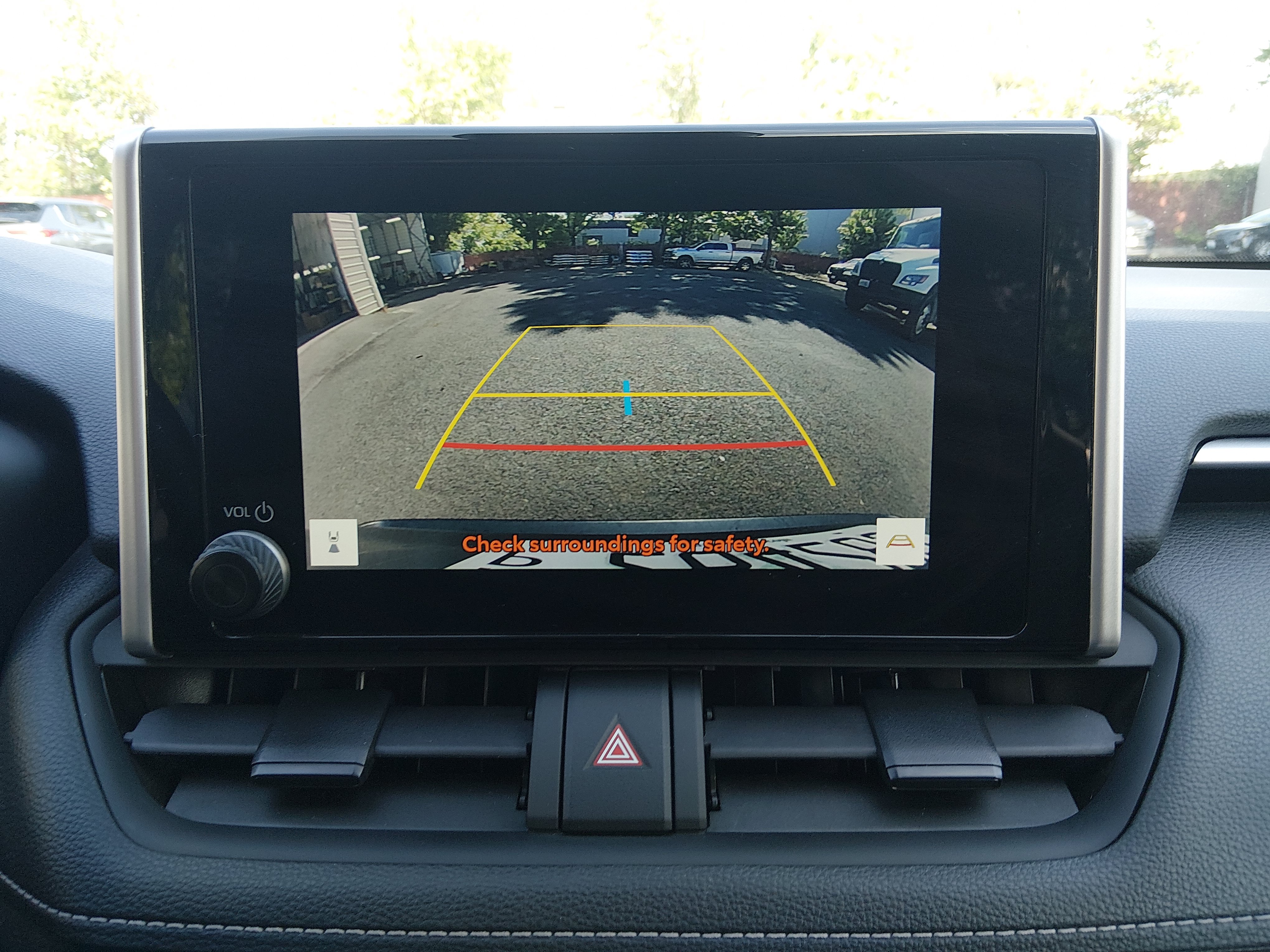 2024 Toyota RAV4 XLE - Photo 16