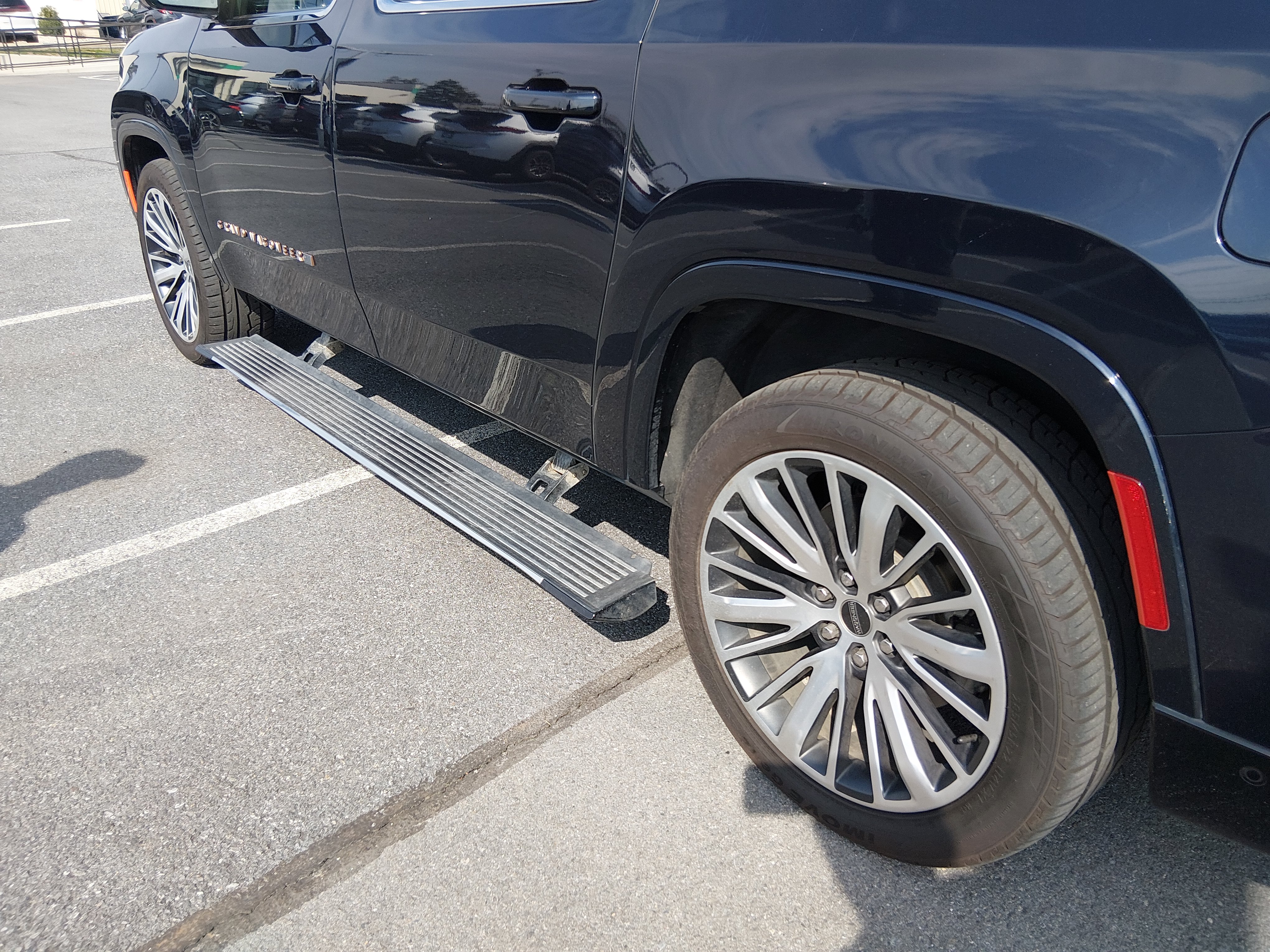 2024 Jeep Grand Wagoneer L Series III - Photo 25