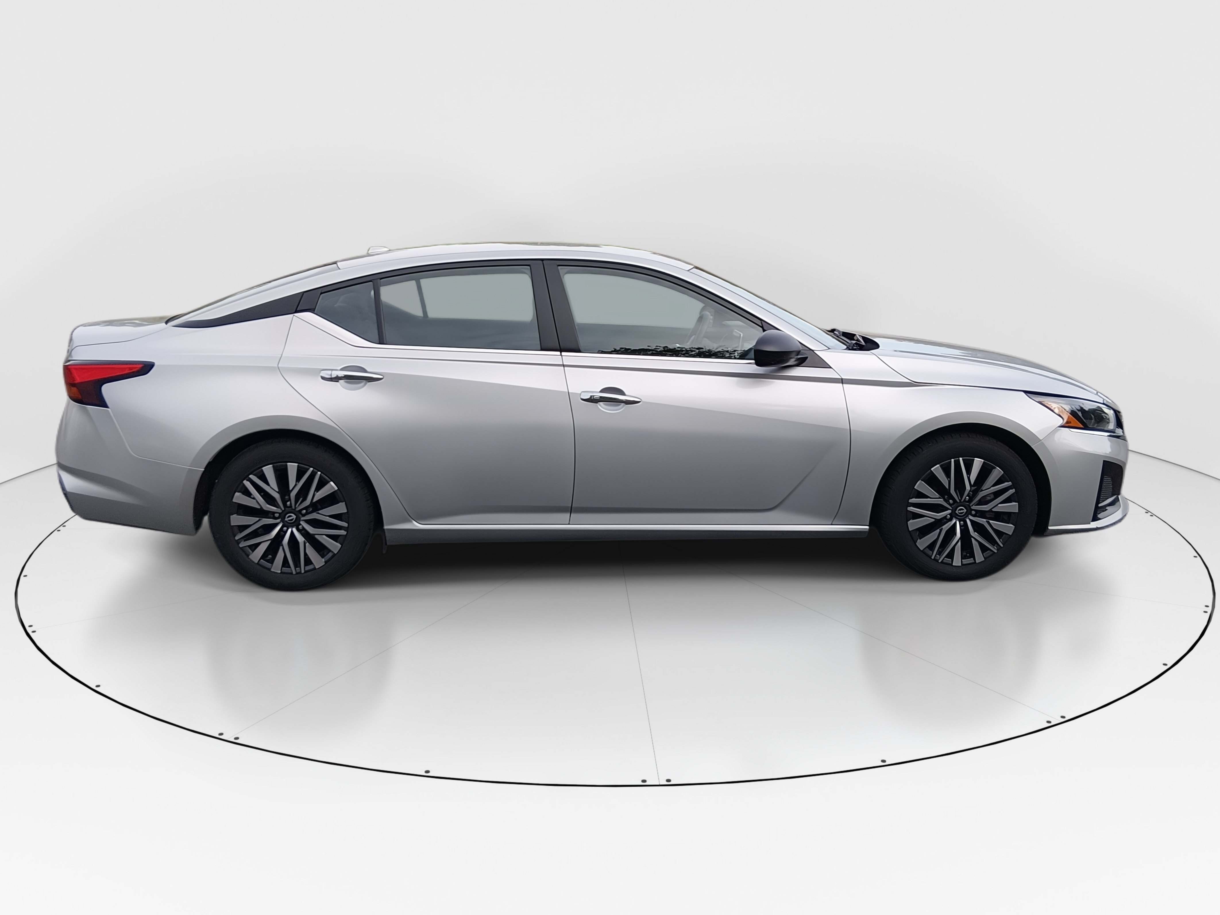 2024 Nissan Altima SV - Photo 8
