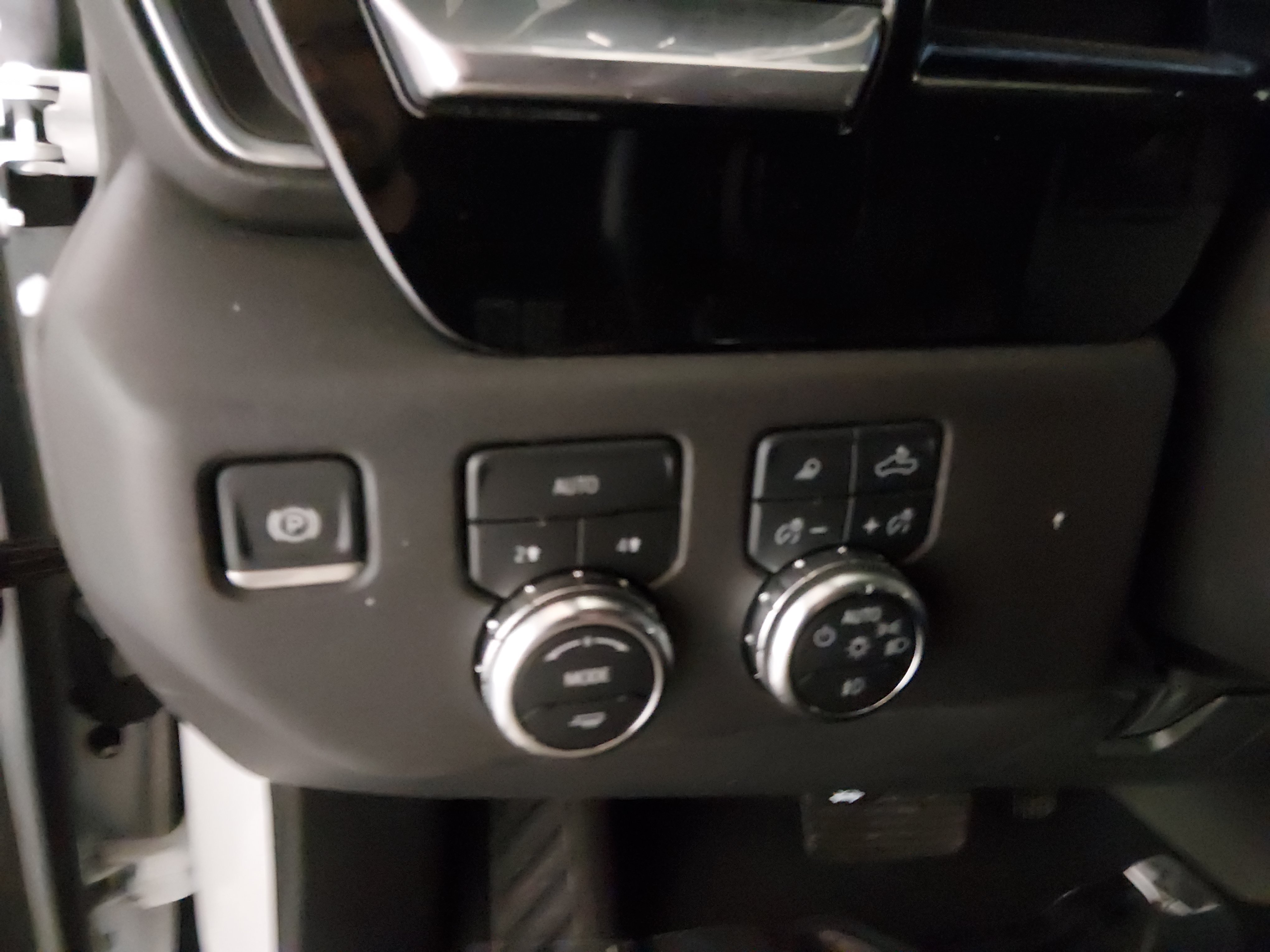 2024 GMC Sierra 1500 SLT - Photo 13