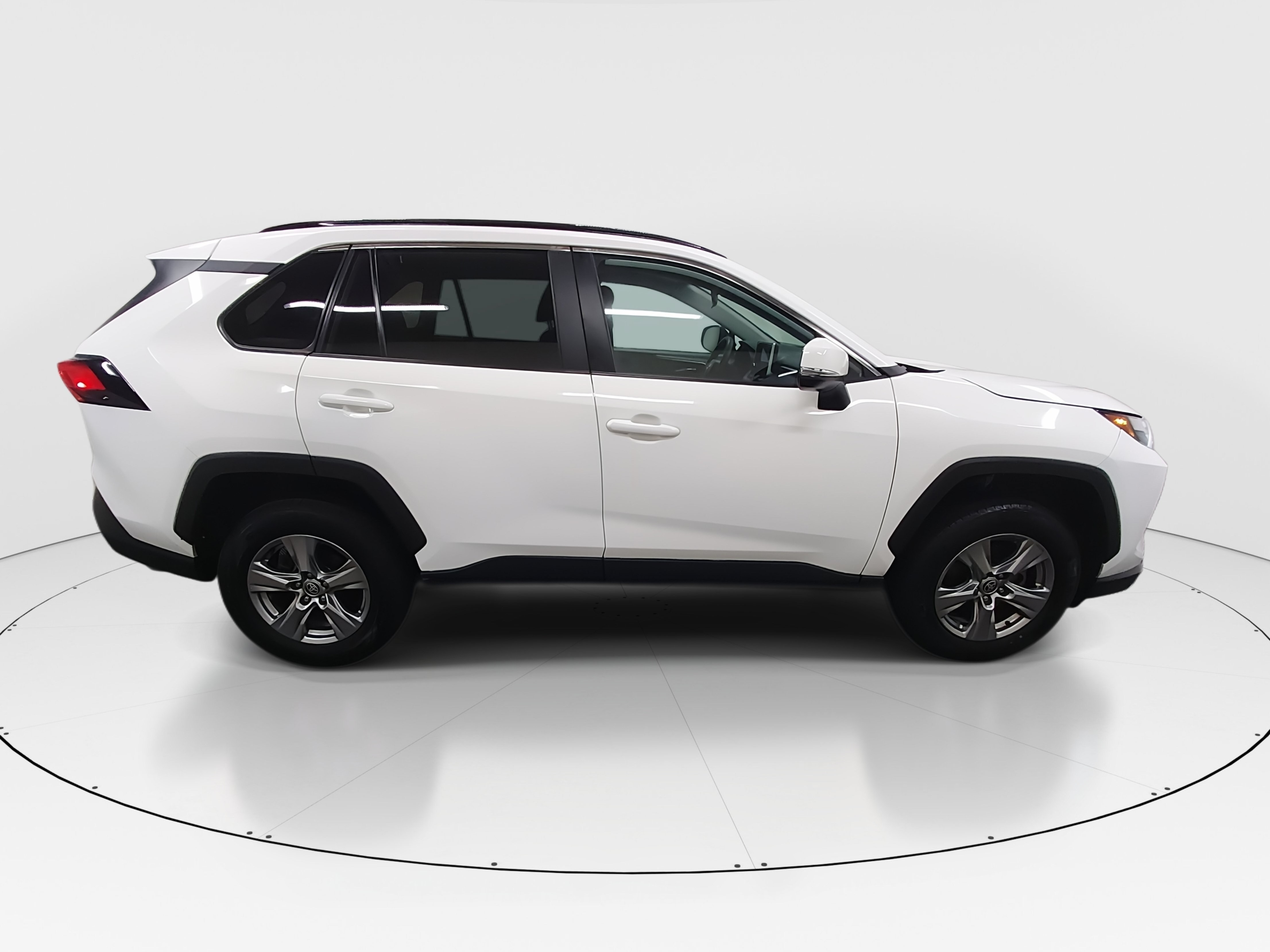 2024 Toyota RAV4 XLE - Photo 8