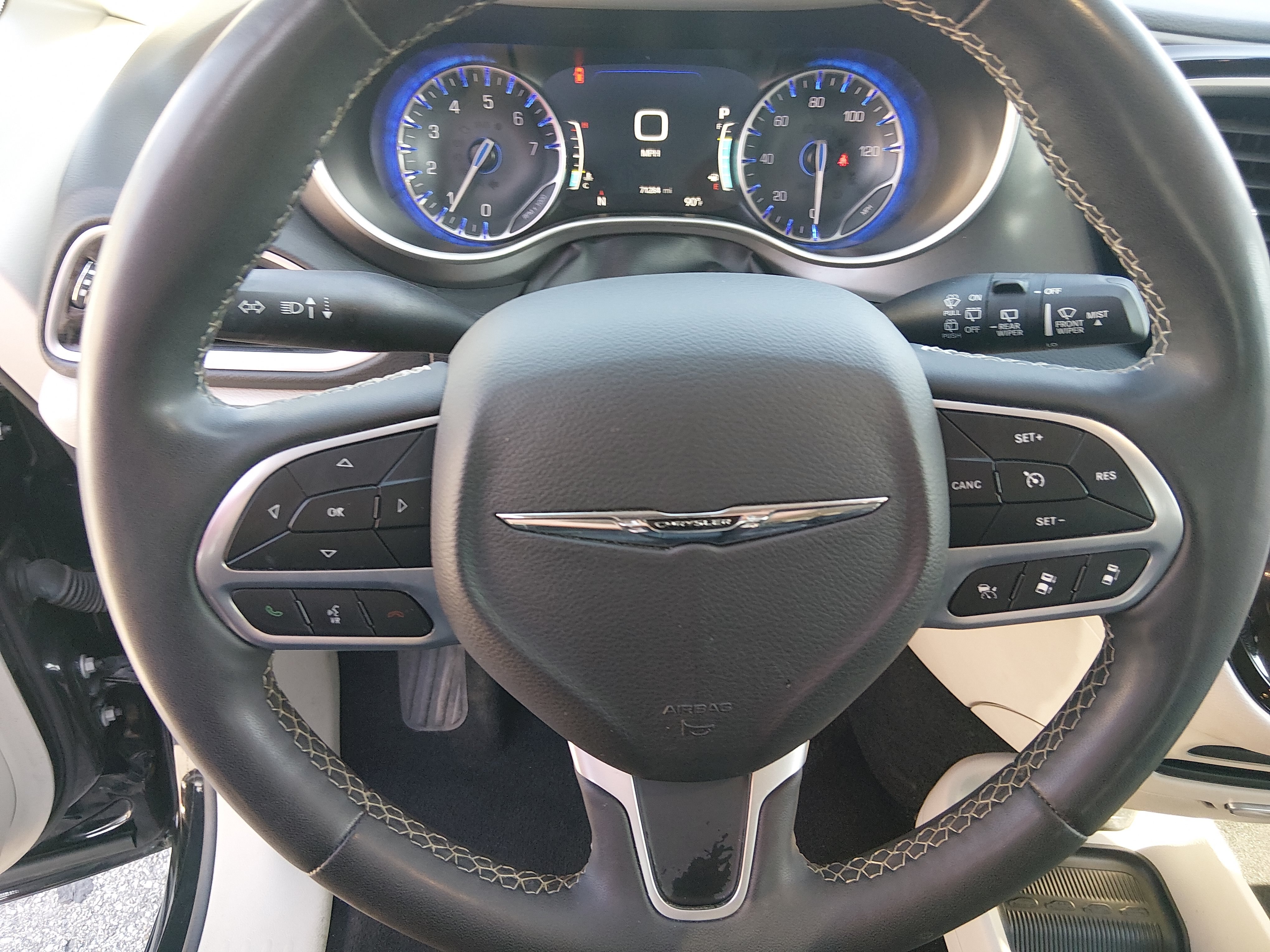 2023 Chrysler Pacifica Touring L - Photo 12