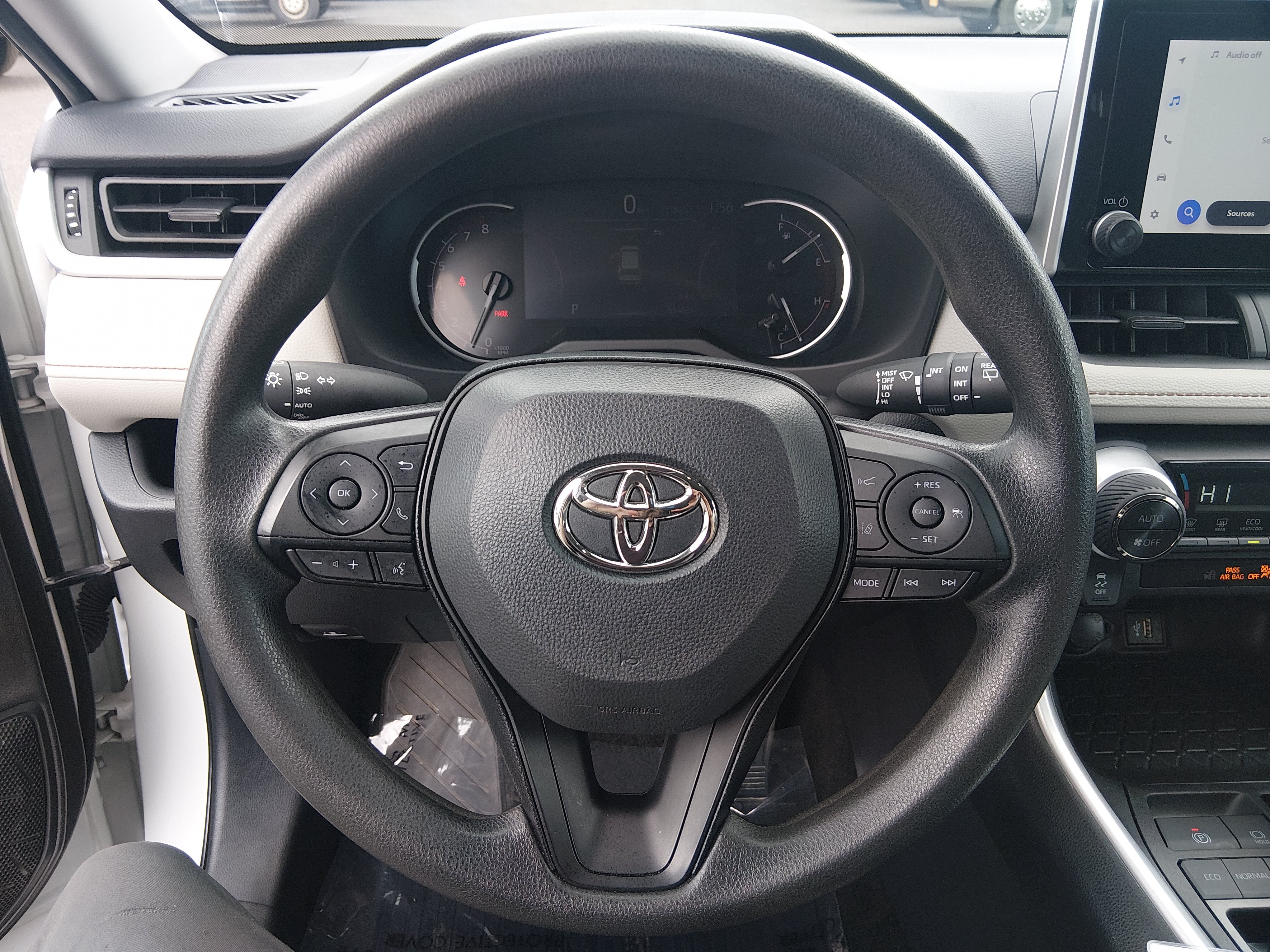 2024 Toyota RAV4 XLE - Photo 12