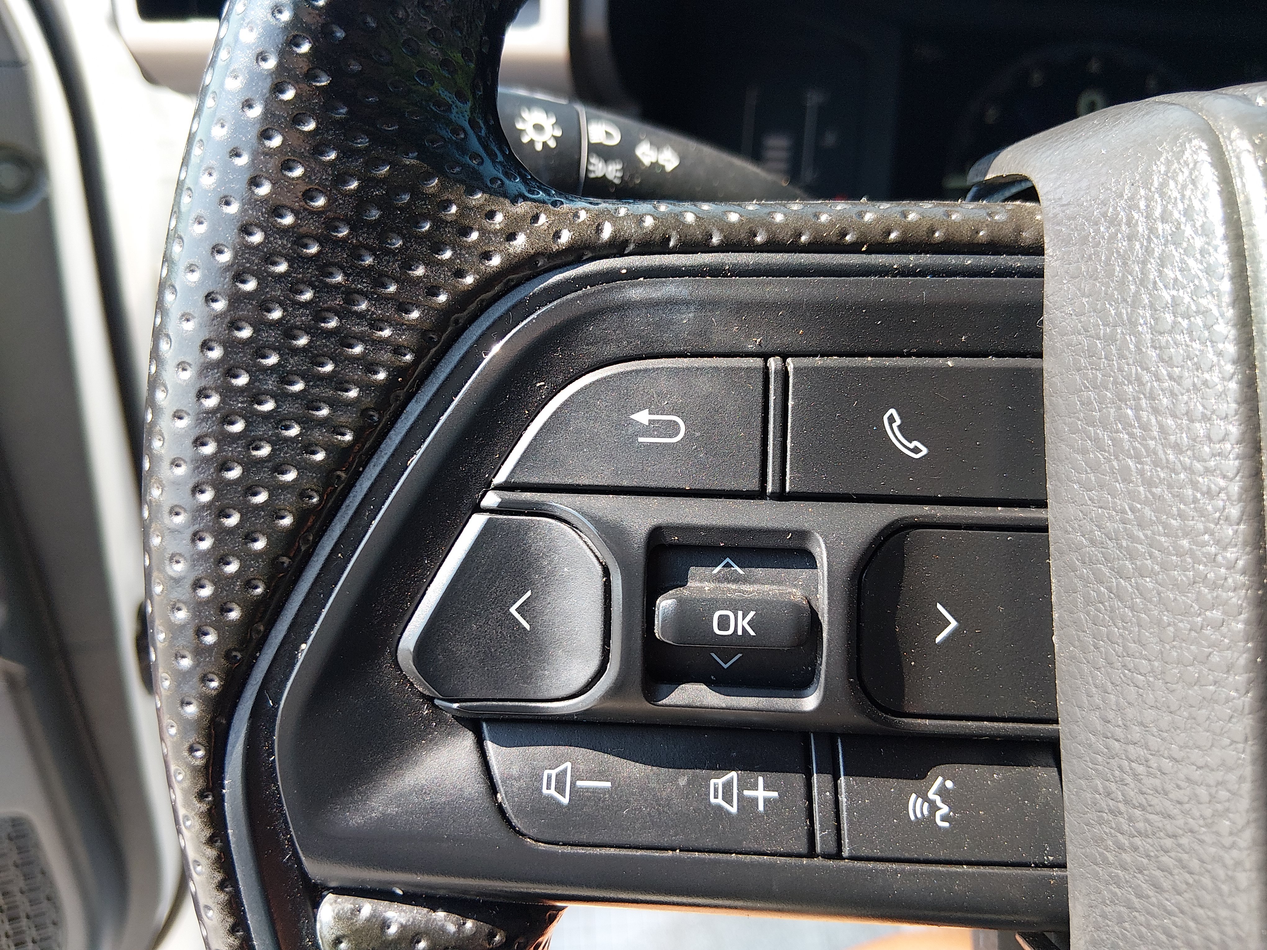 2025 Toyota Tacoma SR - Photo 12