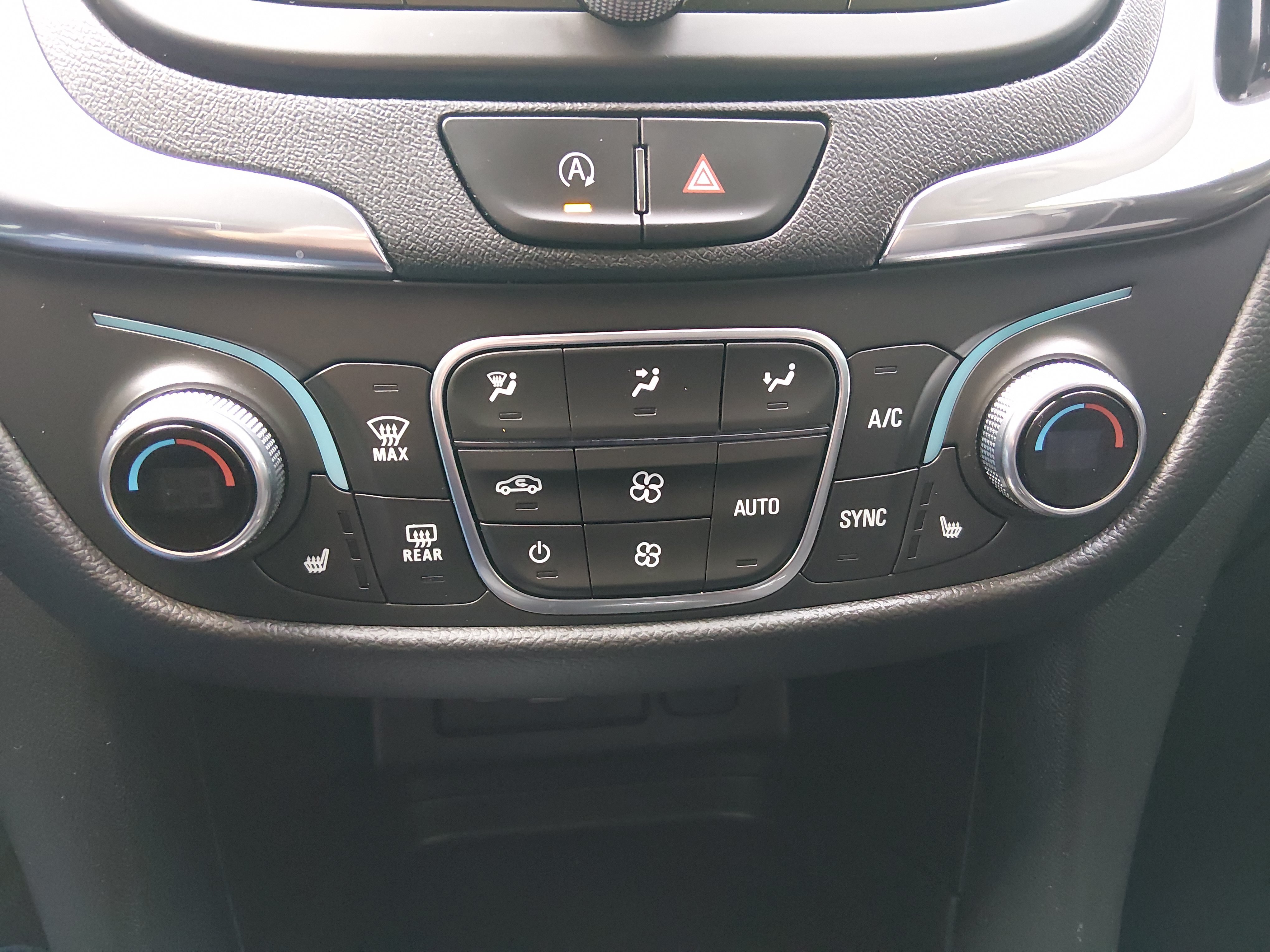 2023 Chevrolet Equinox LT - Photo 17