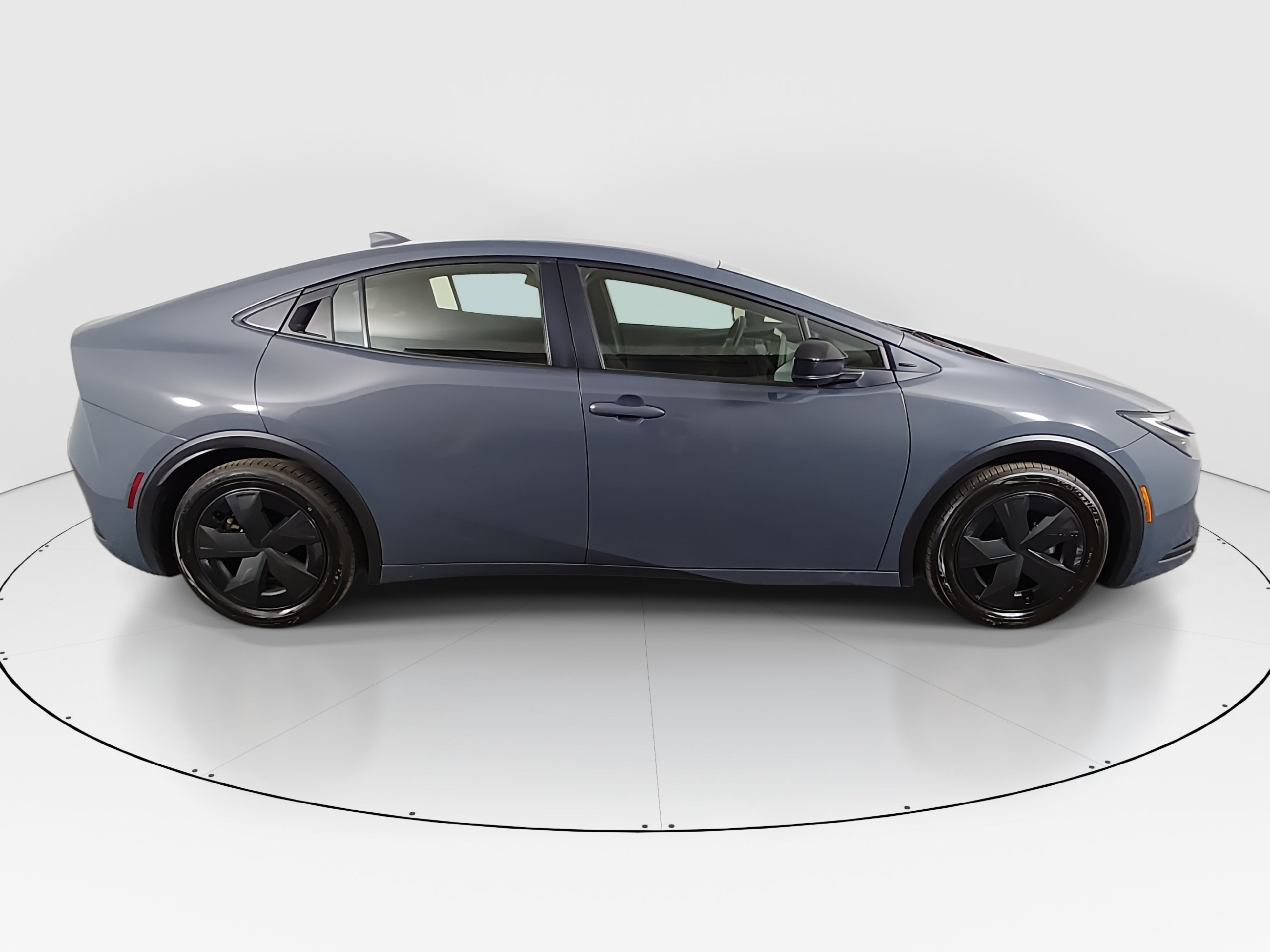 2025 Toyota Prius LE - Photo 8