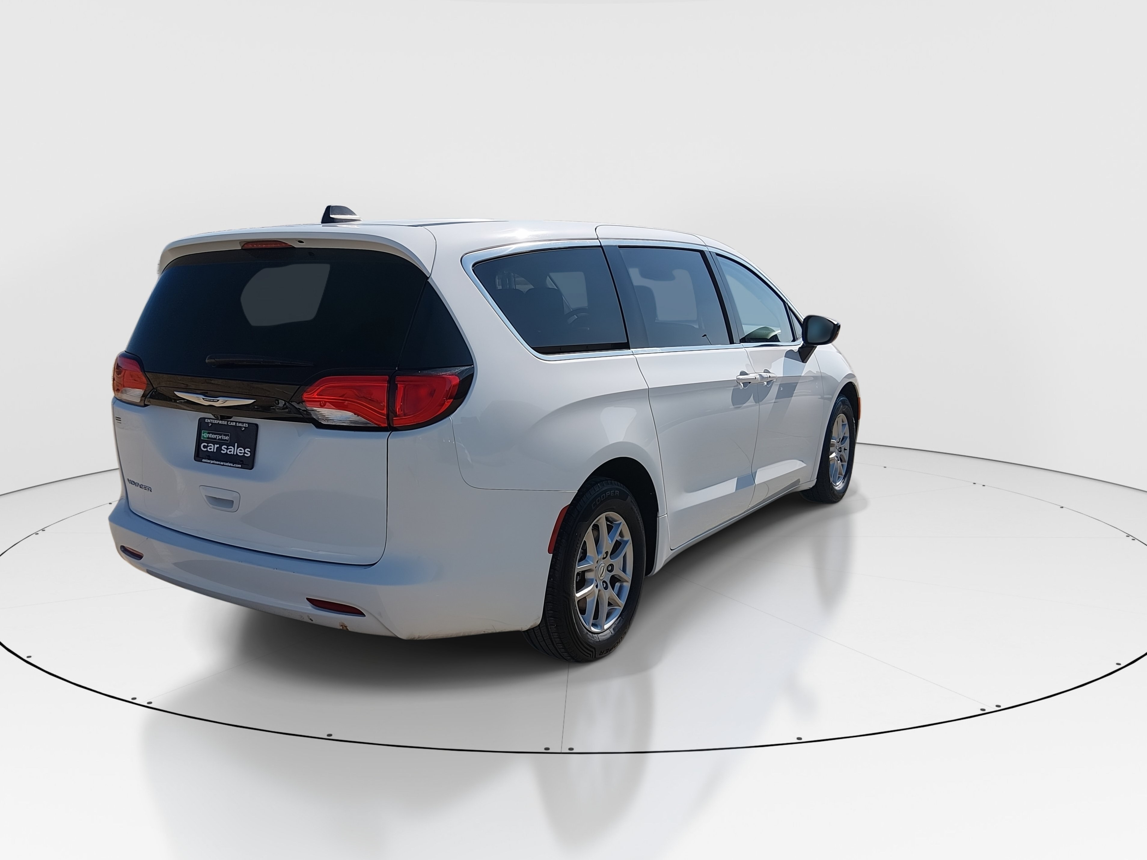 2024 Chrysler Voyager LX - Photo 7