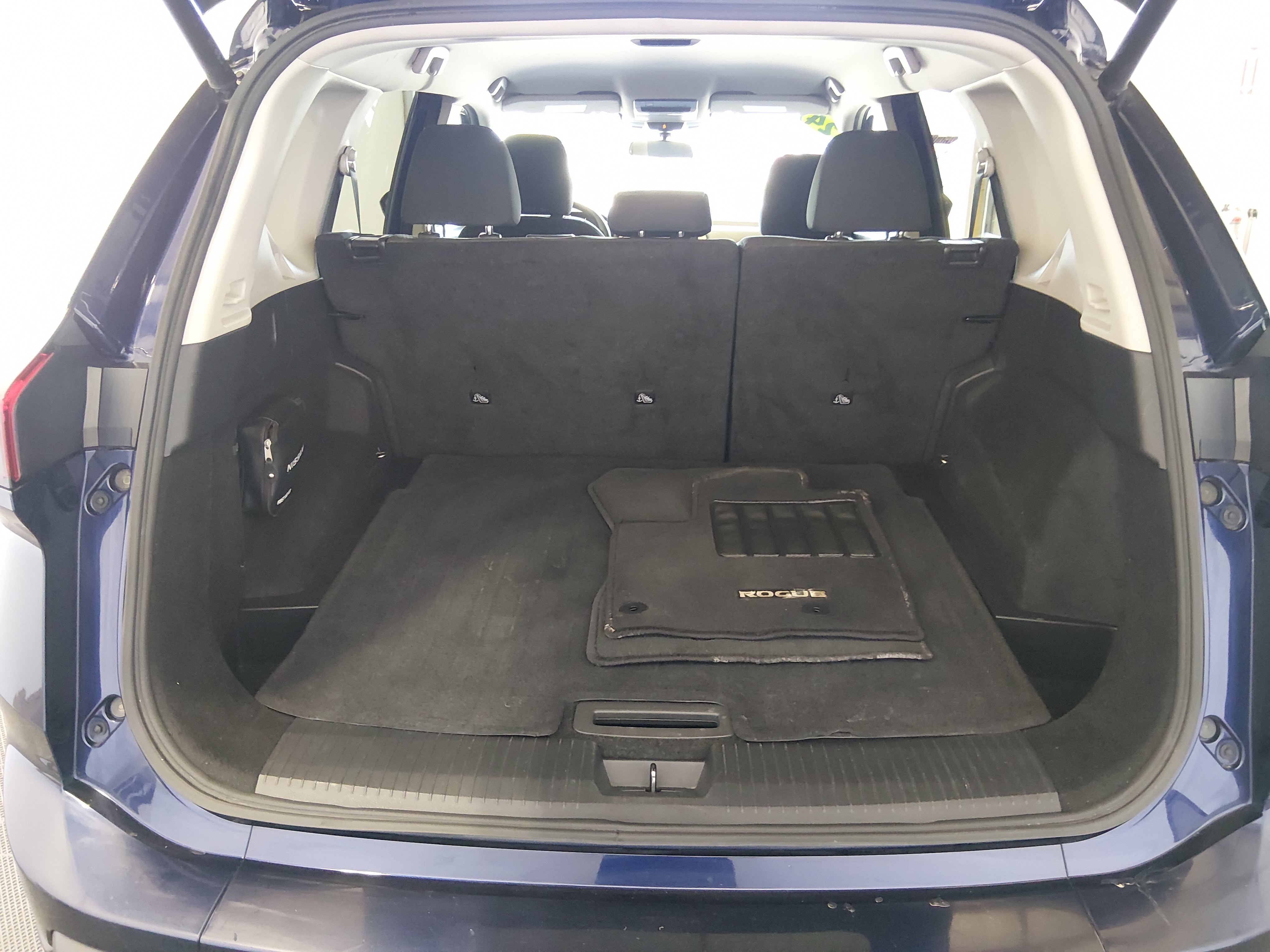 2024 Nissan Rogue SV - Photo 11