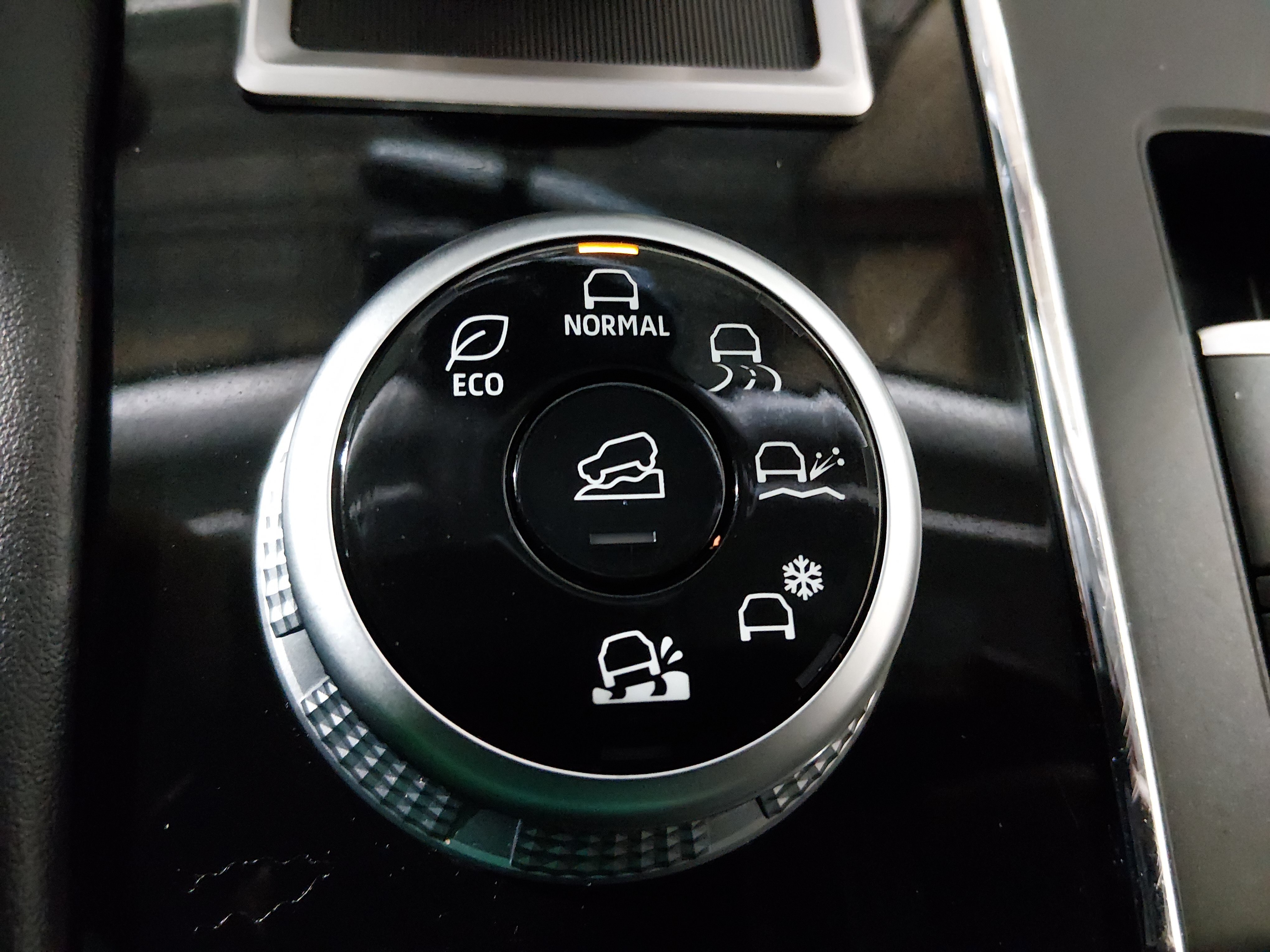 2024 Mitsubishi Outlander SE - Photo 16