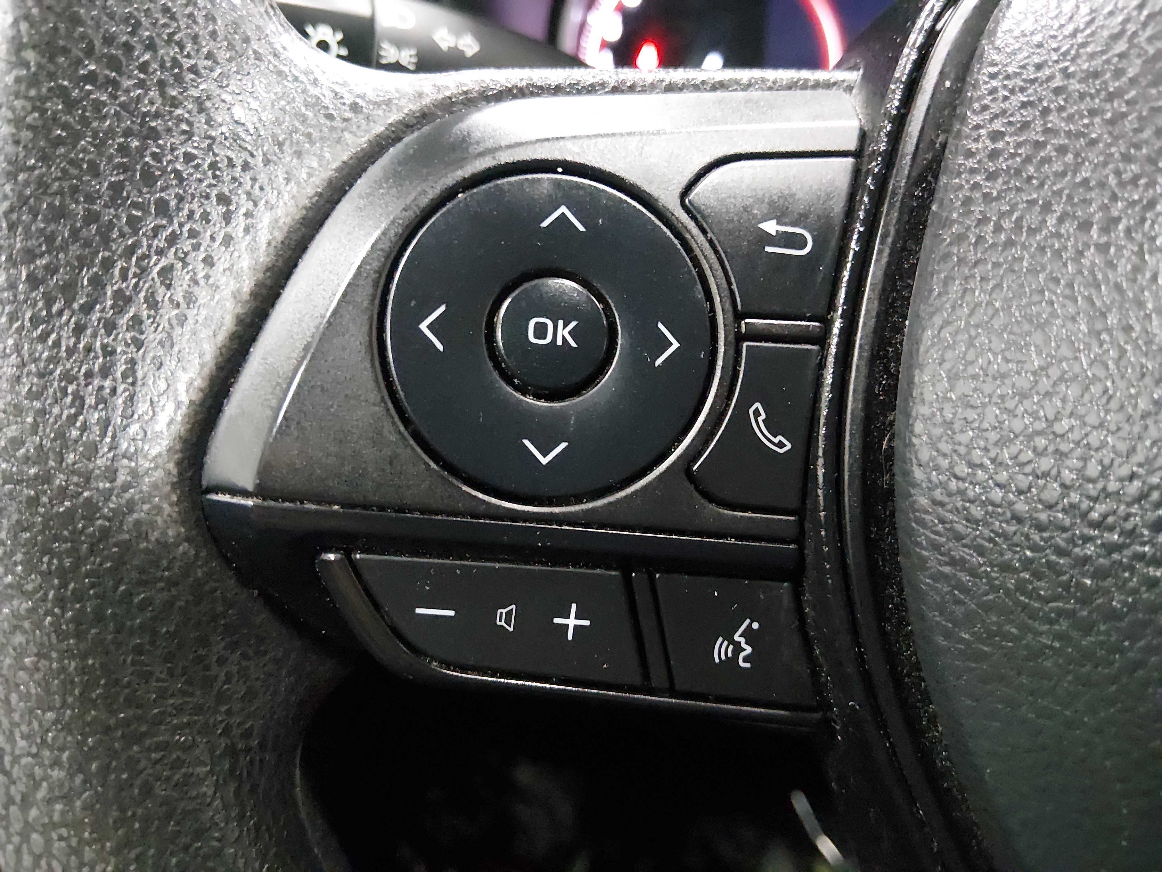 2024 Toyota RAV4 XLE - Photo 17