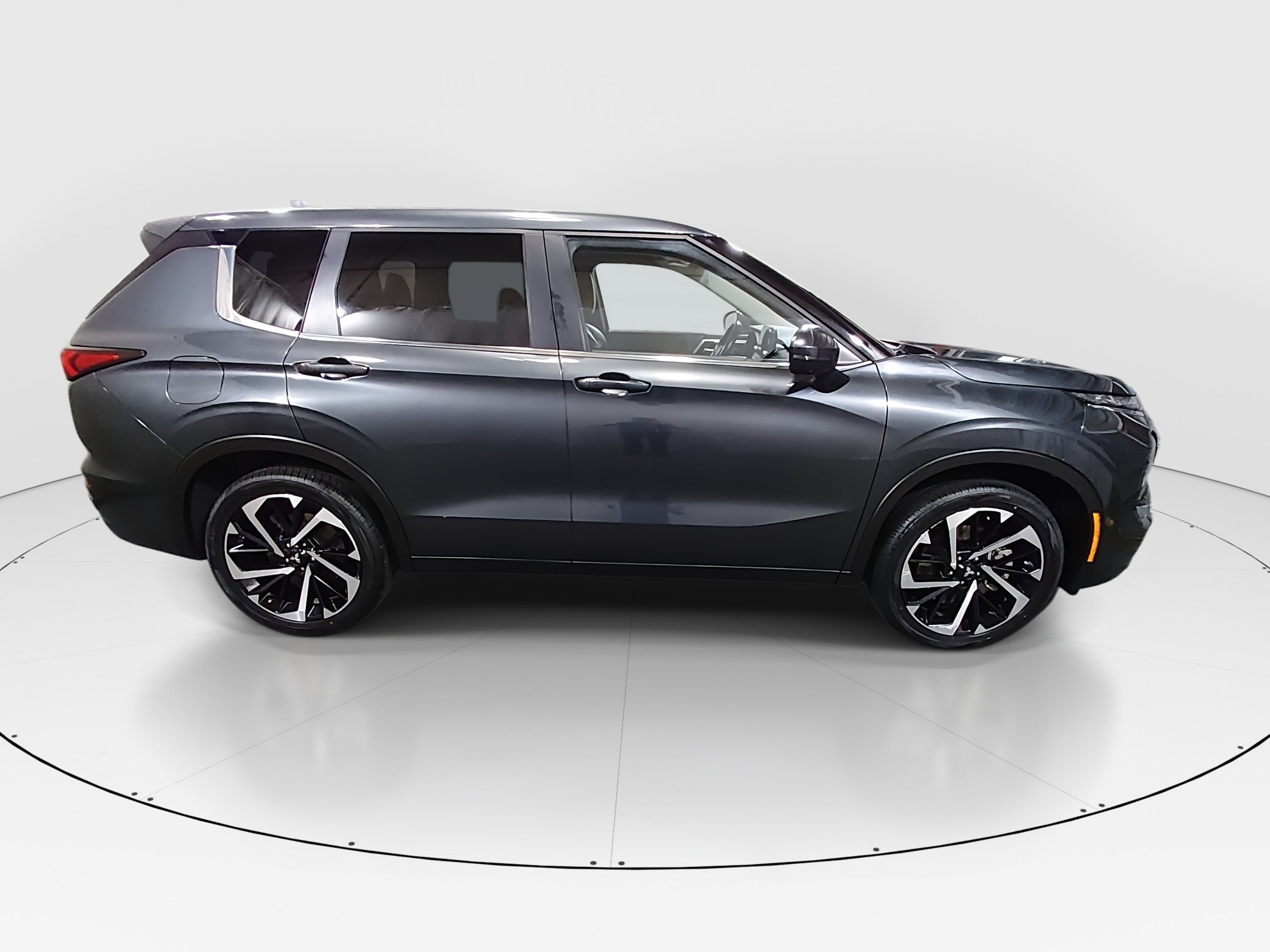 2024 Mitsubishi Outlander SE - Photo 8