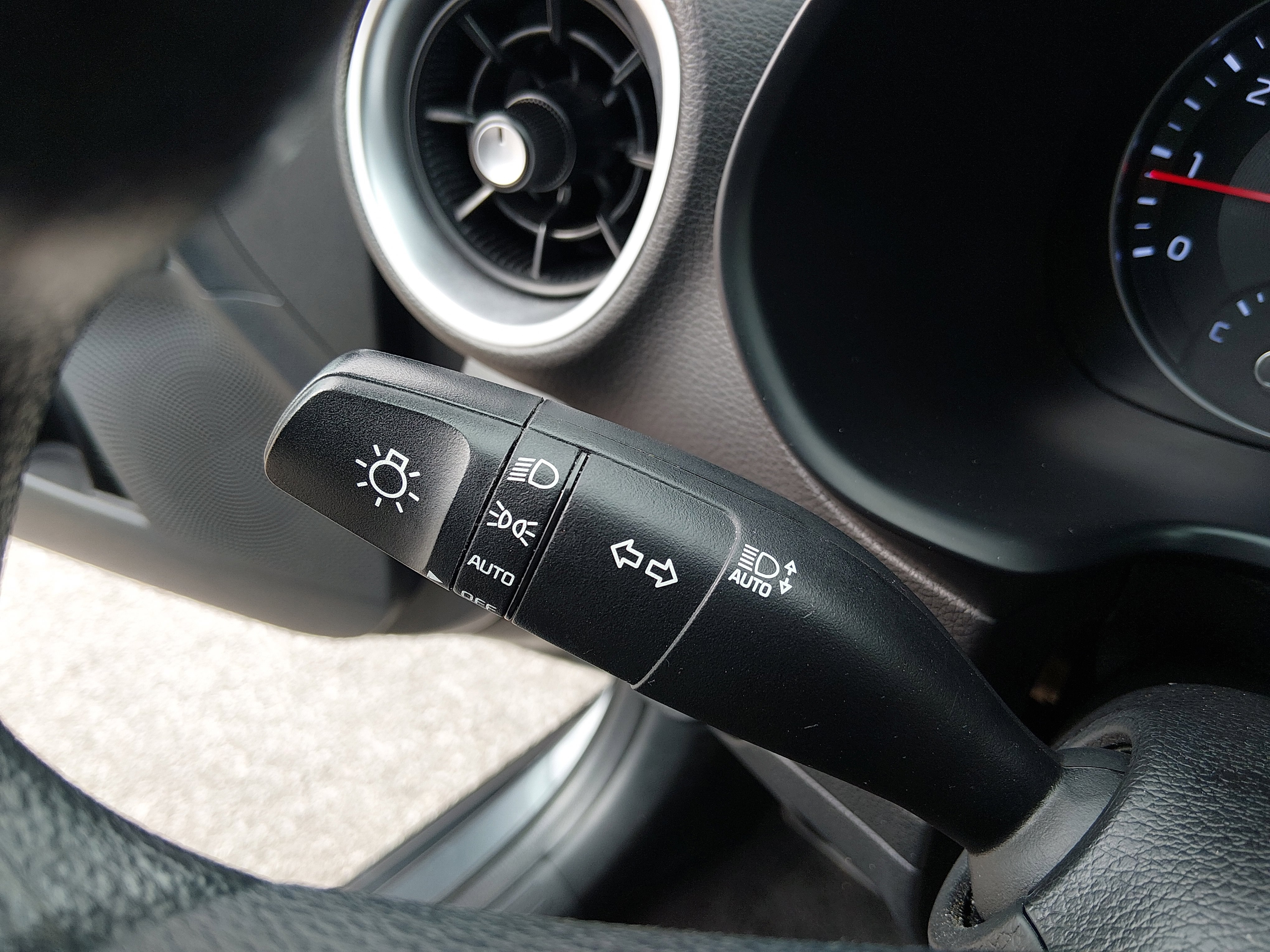 2024 Kia Forte LXS - Photo 12