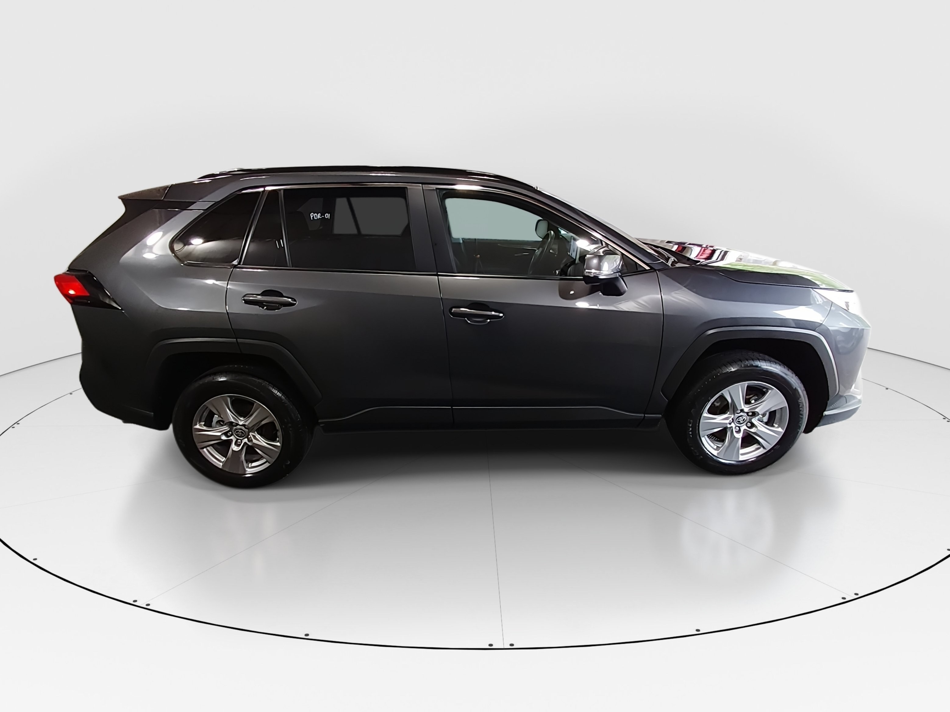 2025 Toyota RAV4 XLE - Photo 8