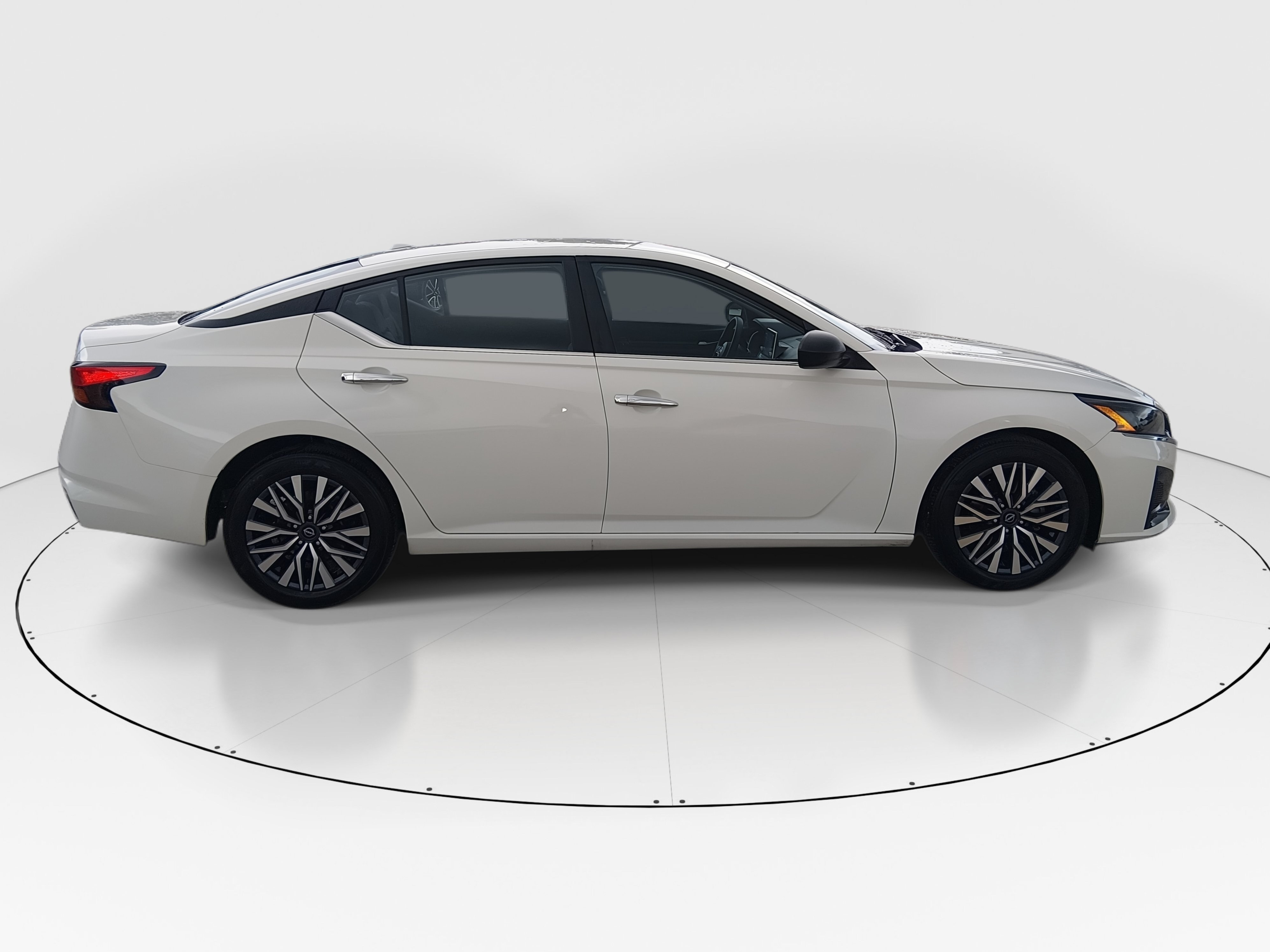 2025 Nissan Altima SV - Photo 8