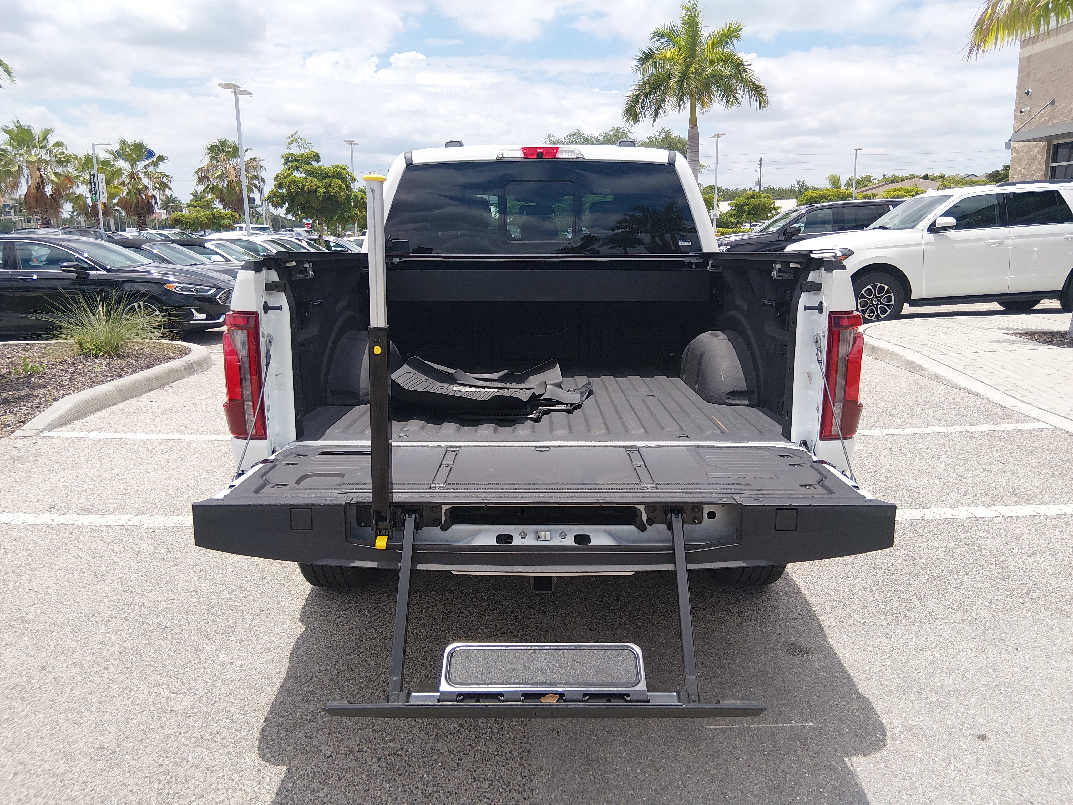 2024 Ford F-150 Platinum - Photo 11
