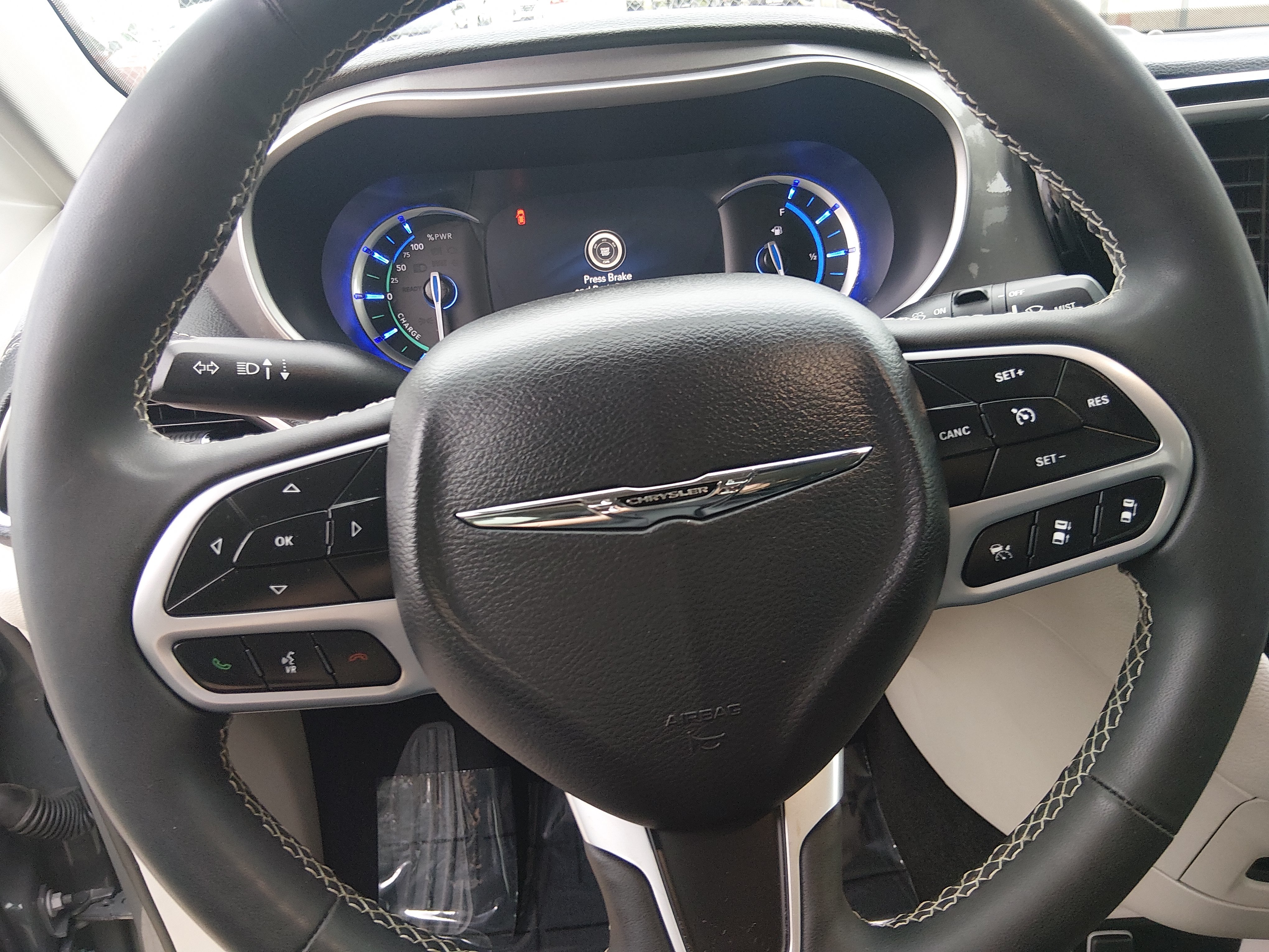 2023 Chrysler Pacifica Hybrid Touring L - Photo 12